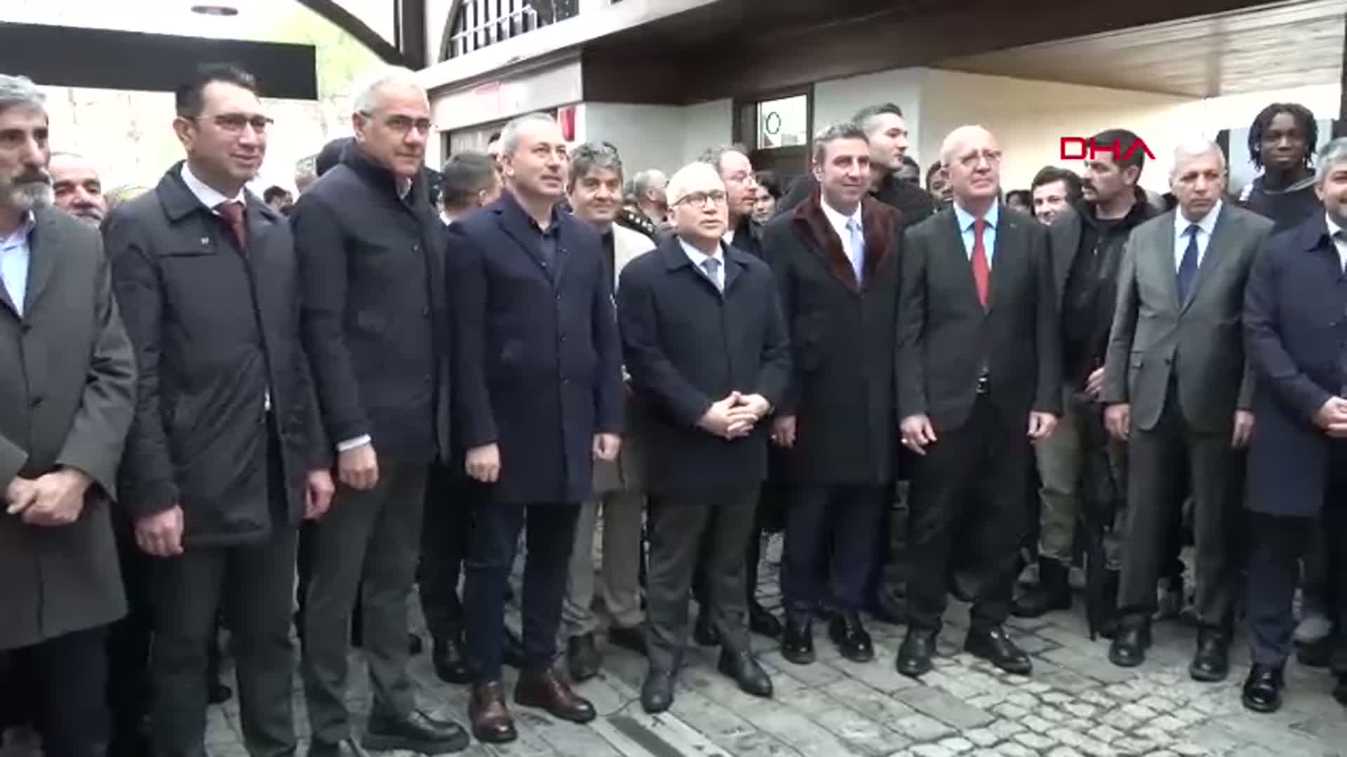 Sivas'ta Yağmur Altında Neşeli Nevruz Kutlaması