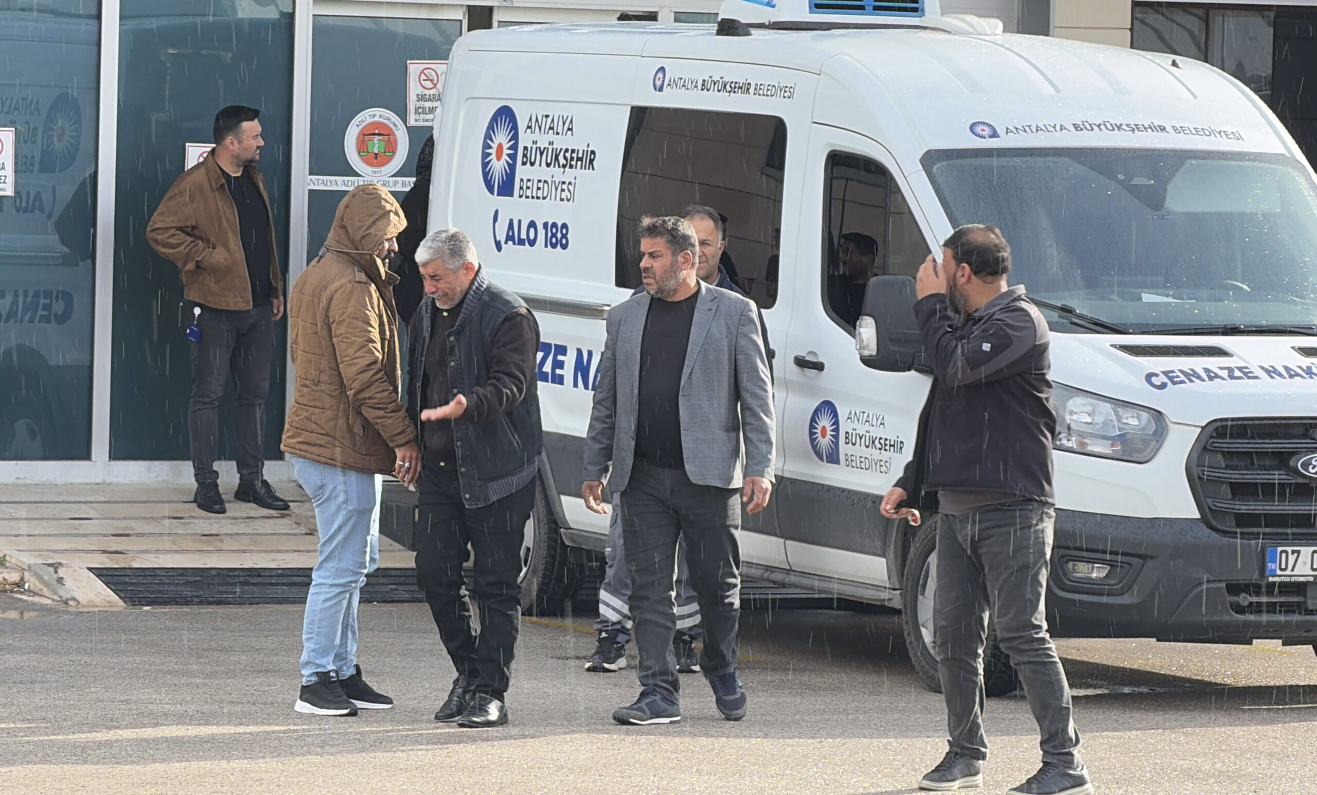 Konteyner Yangınında Hayatını Kaybeden Aile İçin Cenaze Töreni