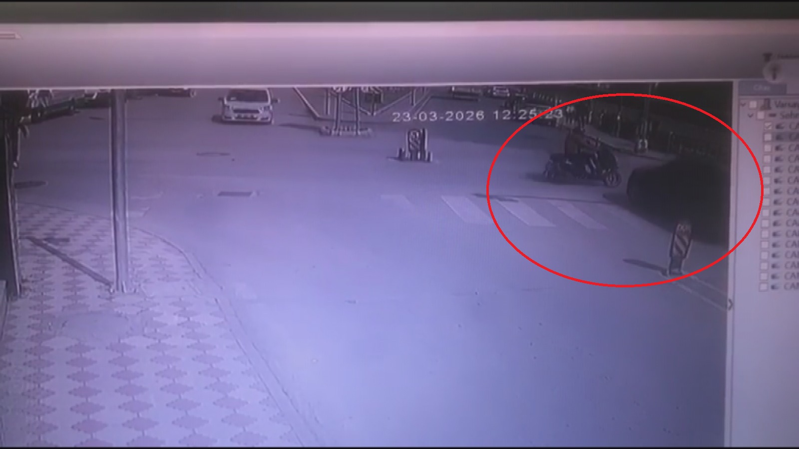 Amasya'da Otomobil Motosiklet Sürücüsüne Çarptı: Kaza Anı Güvenlik Kamerasında