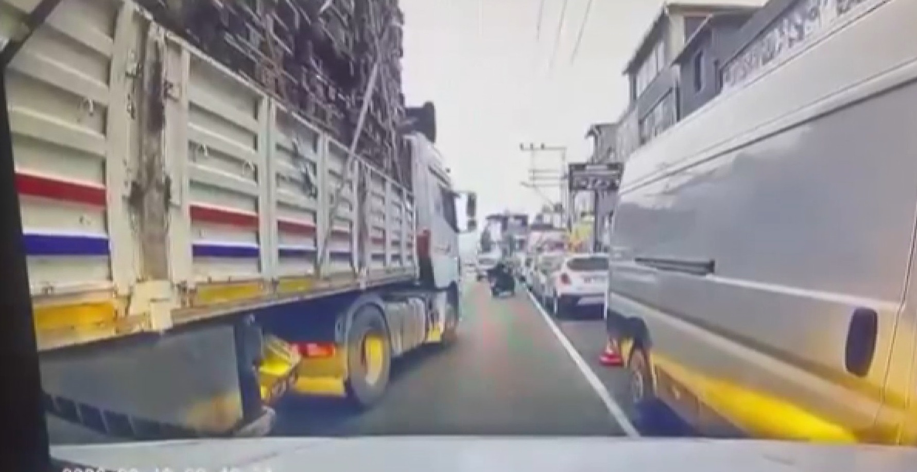 TIR Şoförü ve Arkadaşından Bıçaklı Saldırı