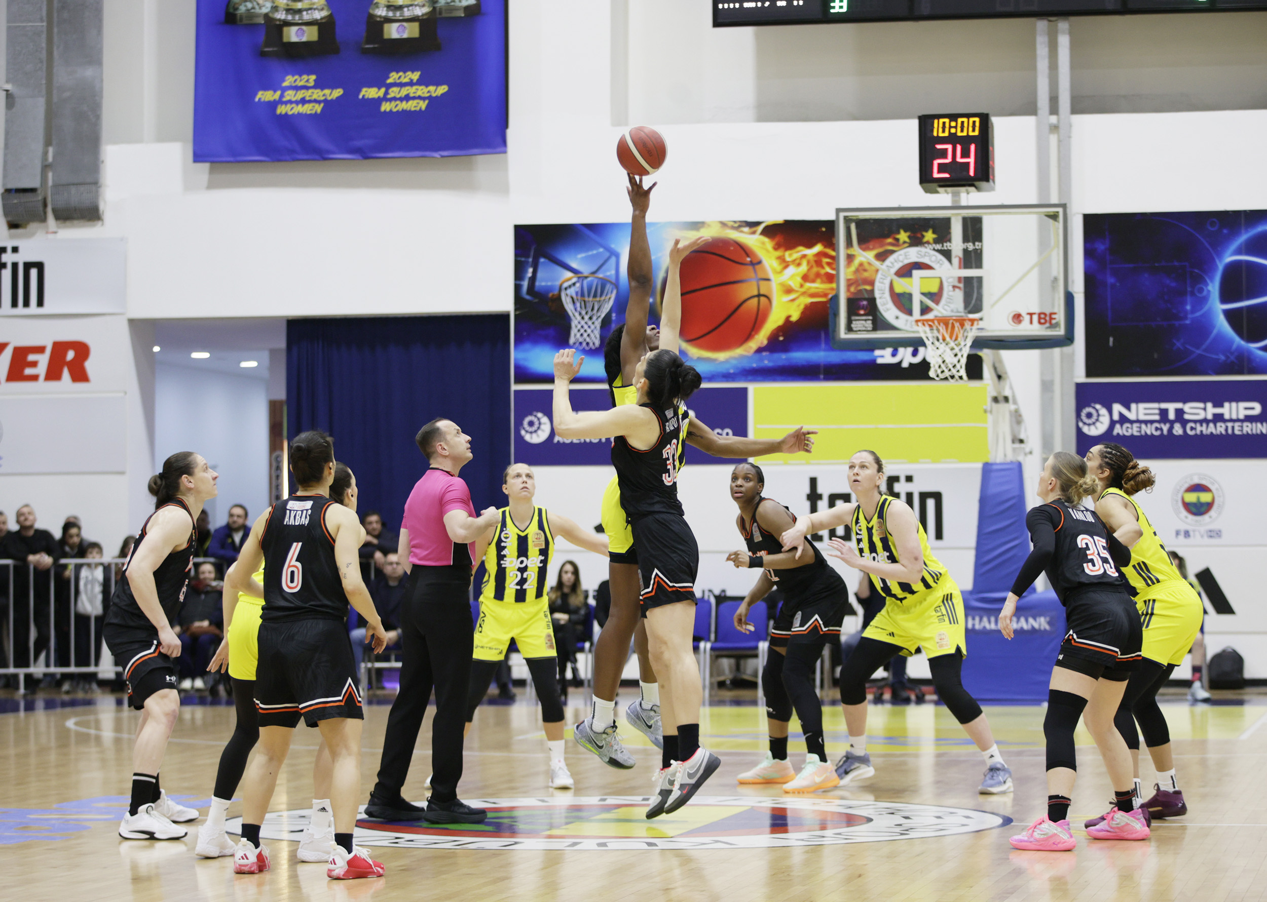 Fenerbahçe Opet, Çimsa ÇBK Mersin'i 73-62 ile Geçti