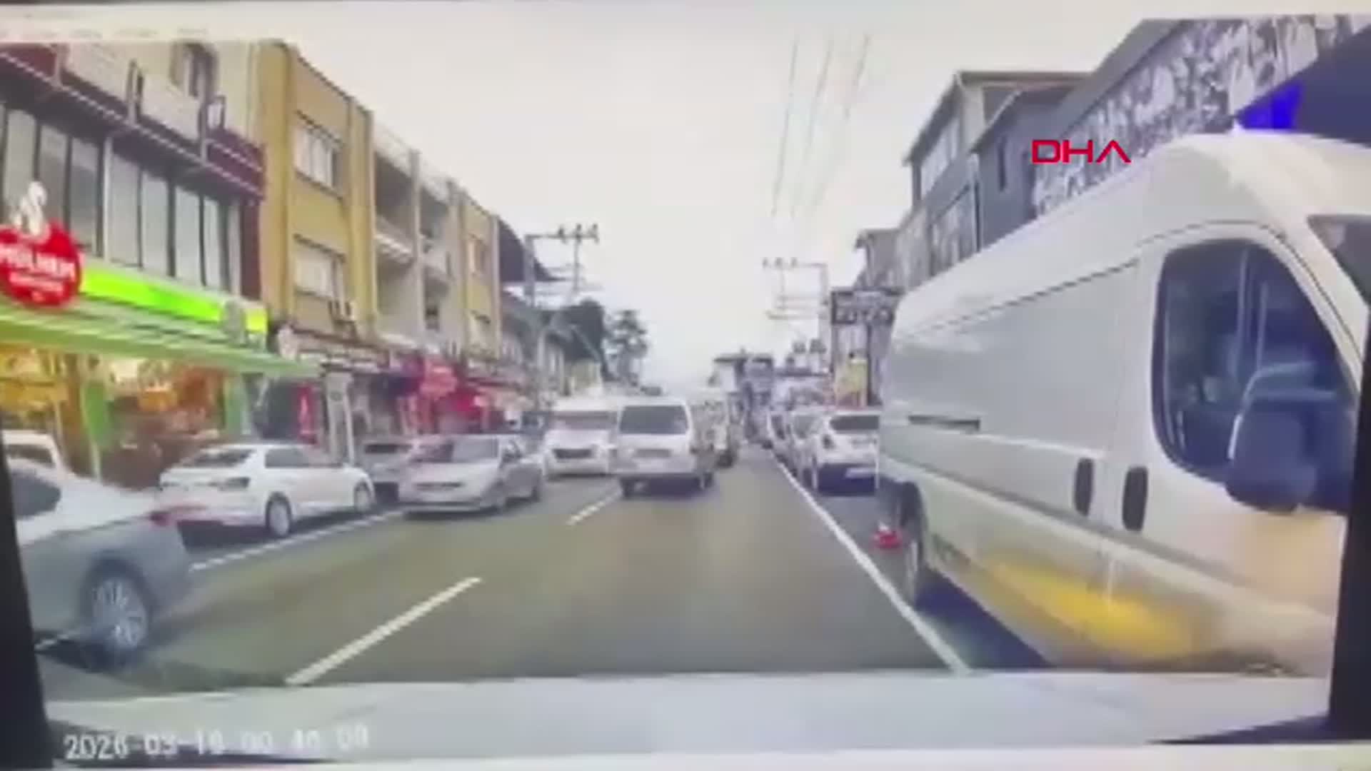 Adana'da TIR Şoförü ve Arkadaşından Otomobile Bıçaklı Saldırı