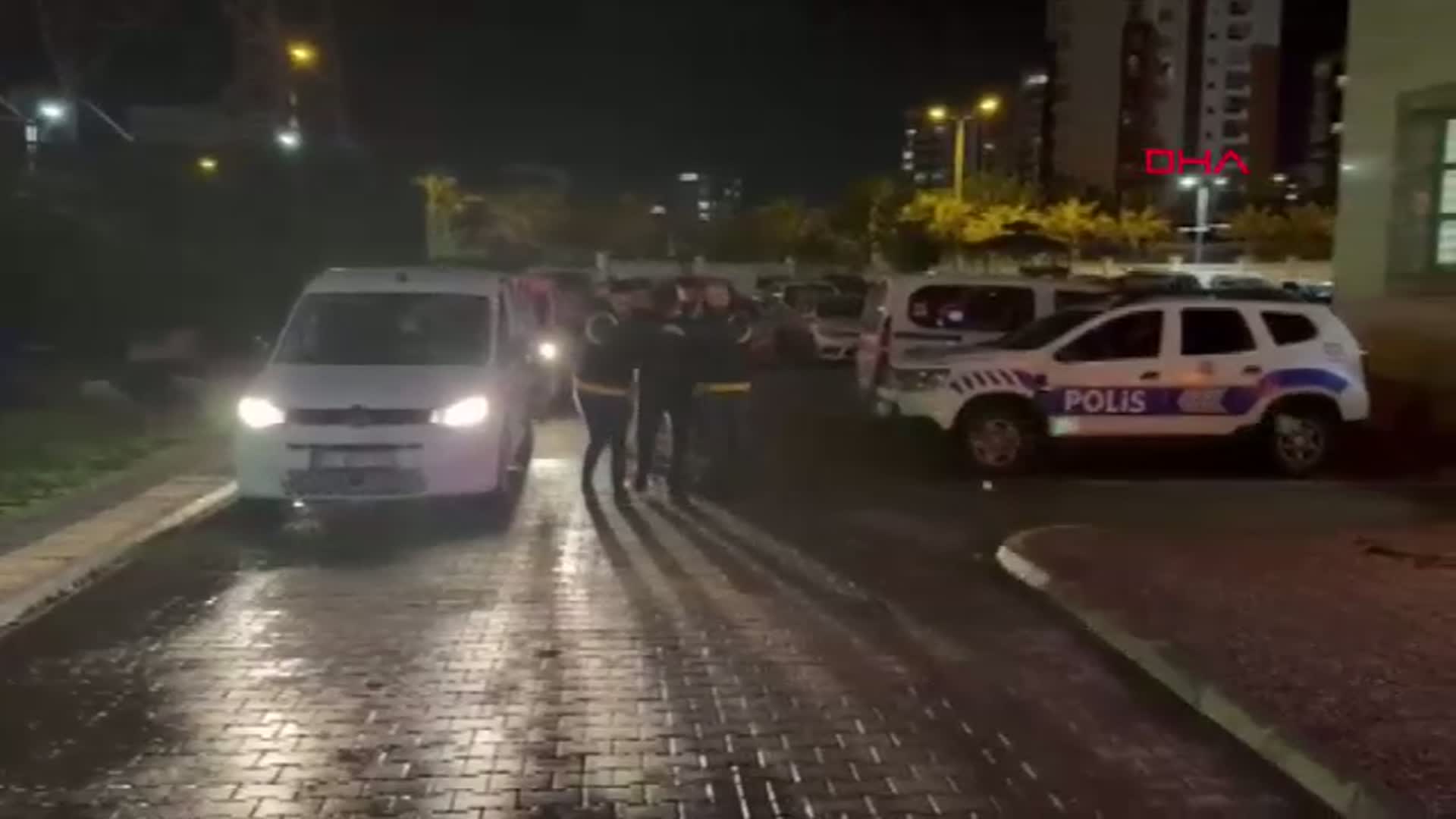 Adana'da TIR'dan İnip Otomobile Bıçakla Saldırdılar