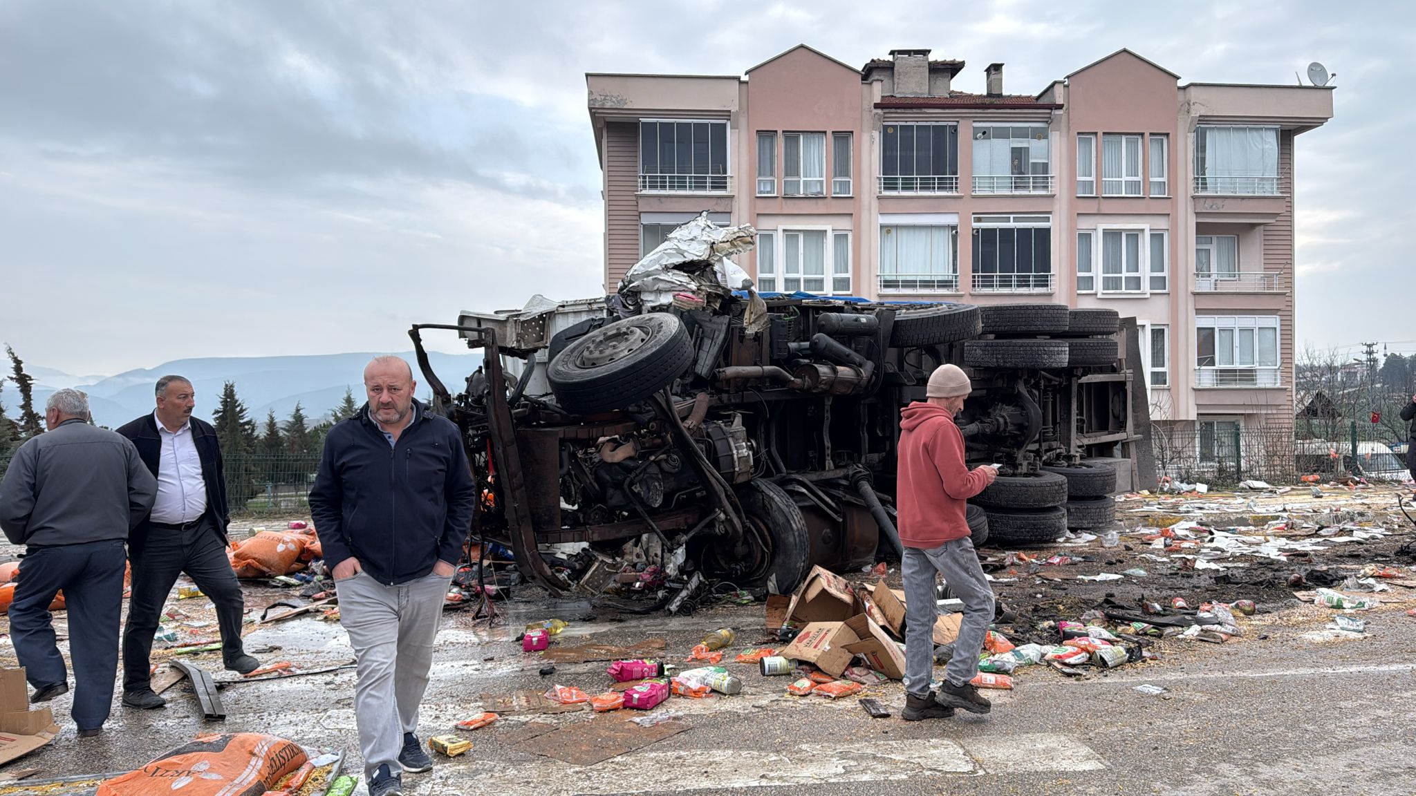 Fren Arızası Olan Kamyon 4 Araca Çarptı: 19 Yaralı