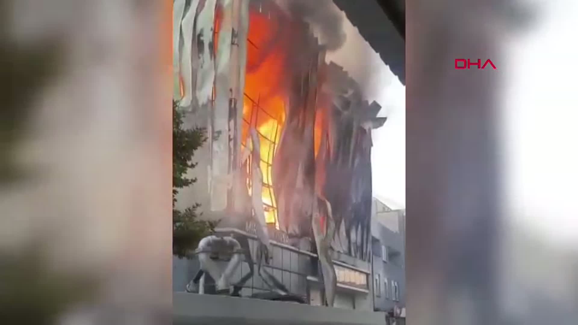 Kocaeli'deki Kozmetik Fabrikasında Yaşanan Yangının Duruşması Başladı