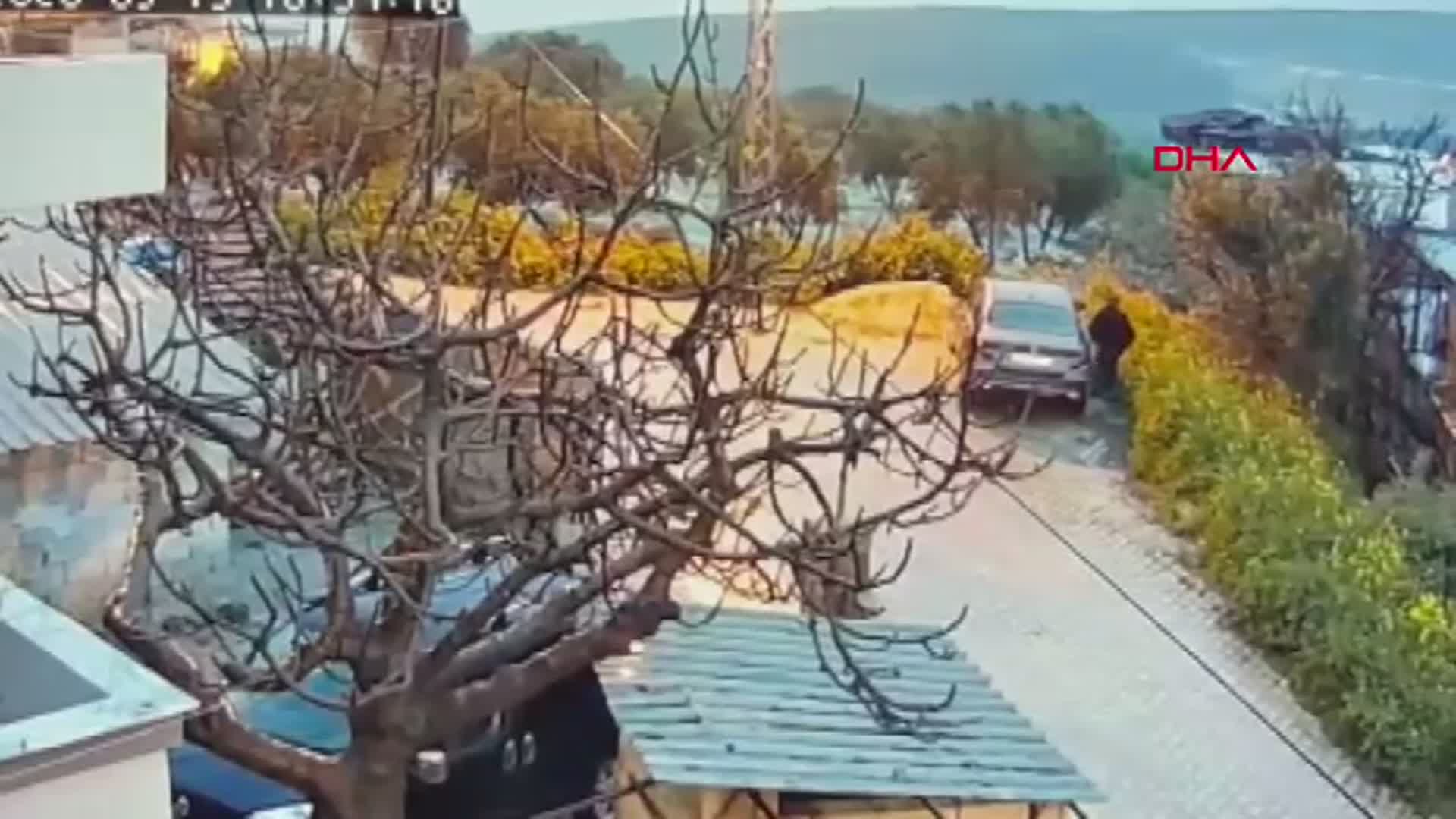 Hatay'da Otomobili Kundaklayan Şüpheli Alevler Arasında Kalıp Kaçtı
