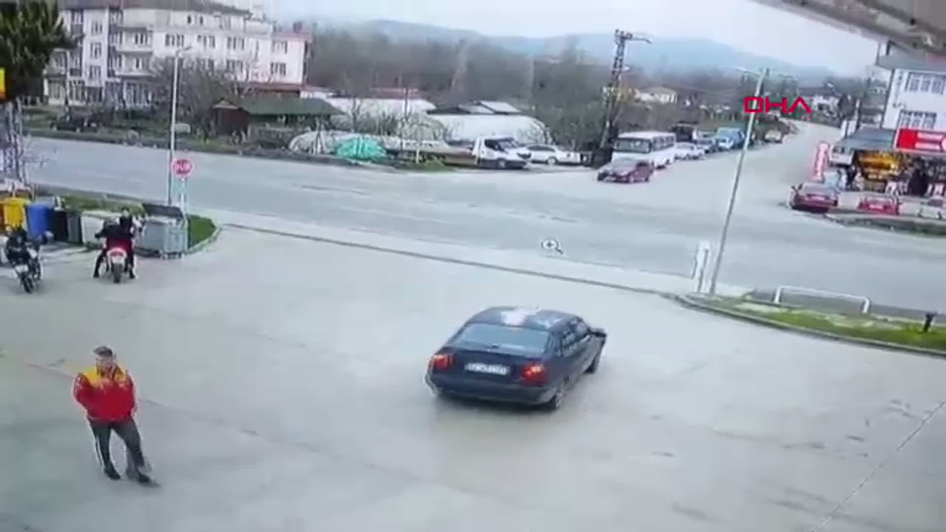 Bartın'da 3 Araçla Gerçekleşen Kaza Güvenlik Kameralarına Yansıdı