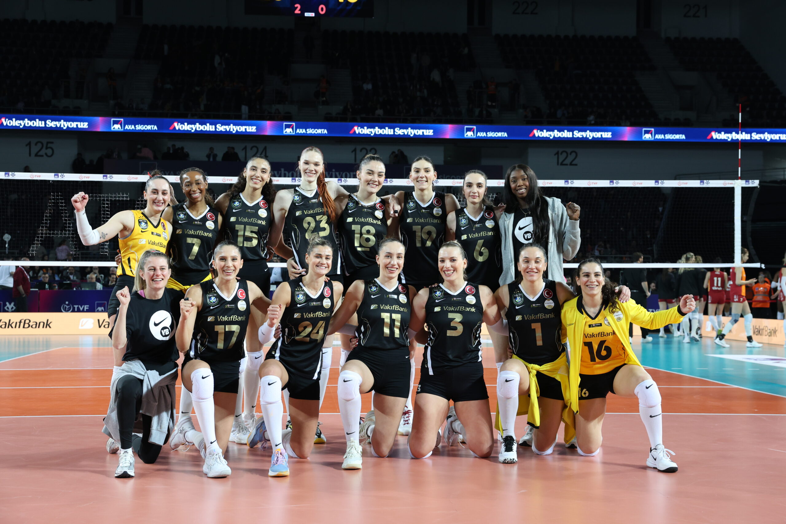 VakıfBank, AXA Sigorta Kupa Voley Finaline Yükseldi
