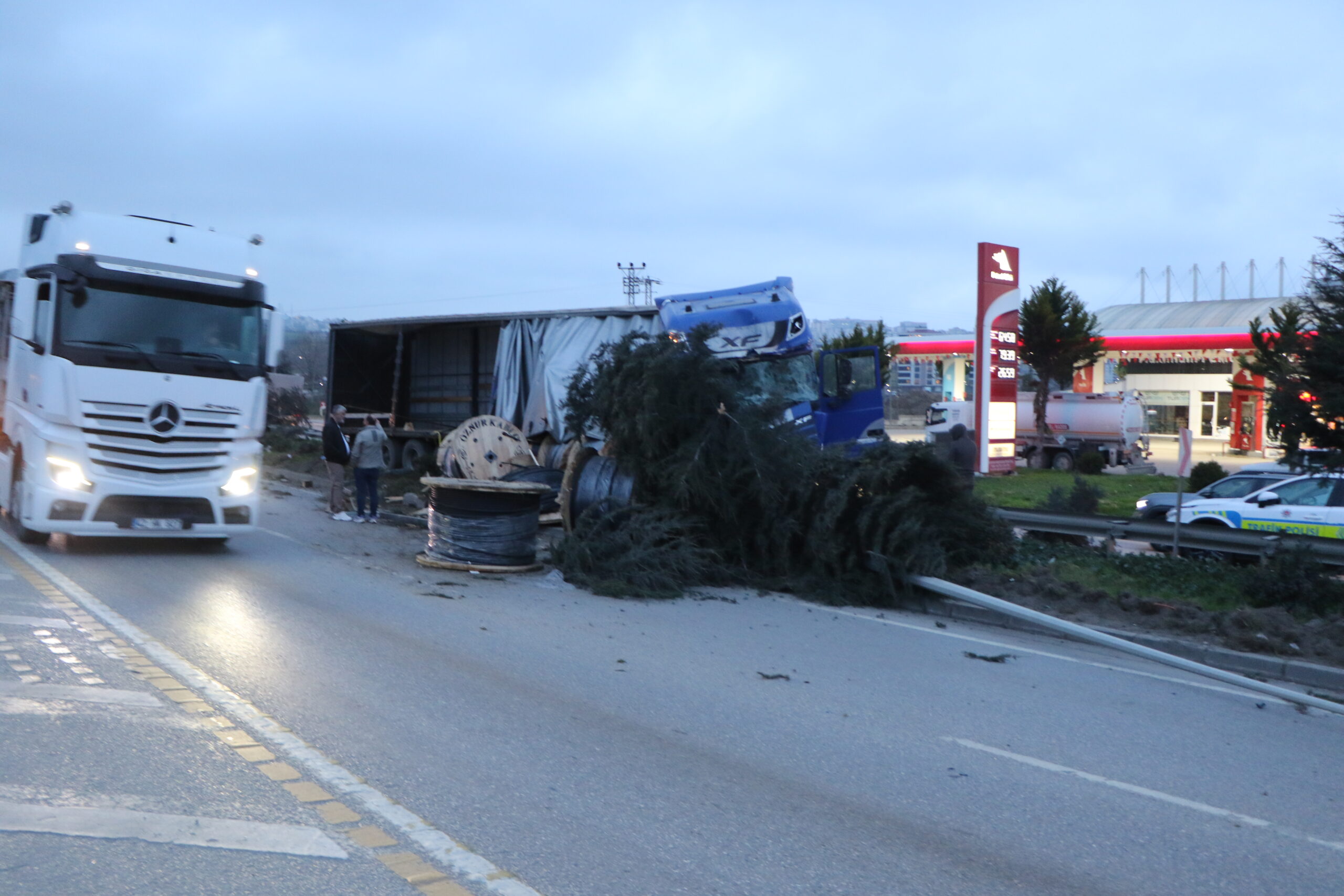 Freni Boşalan TIR Zincirleme Kazaya Neden Oldu: 6 Yaralı