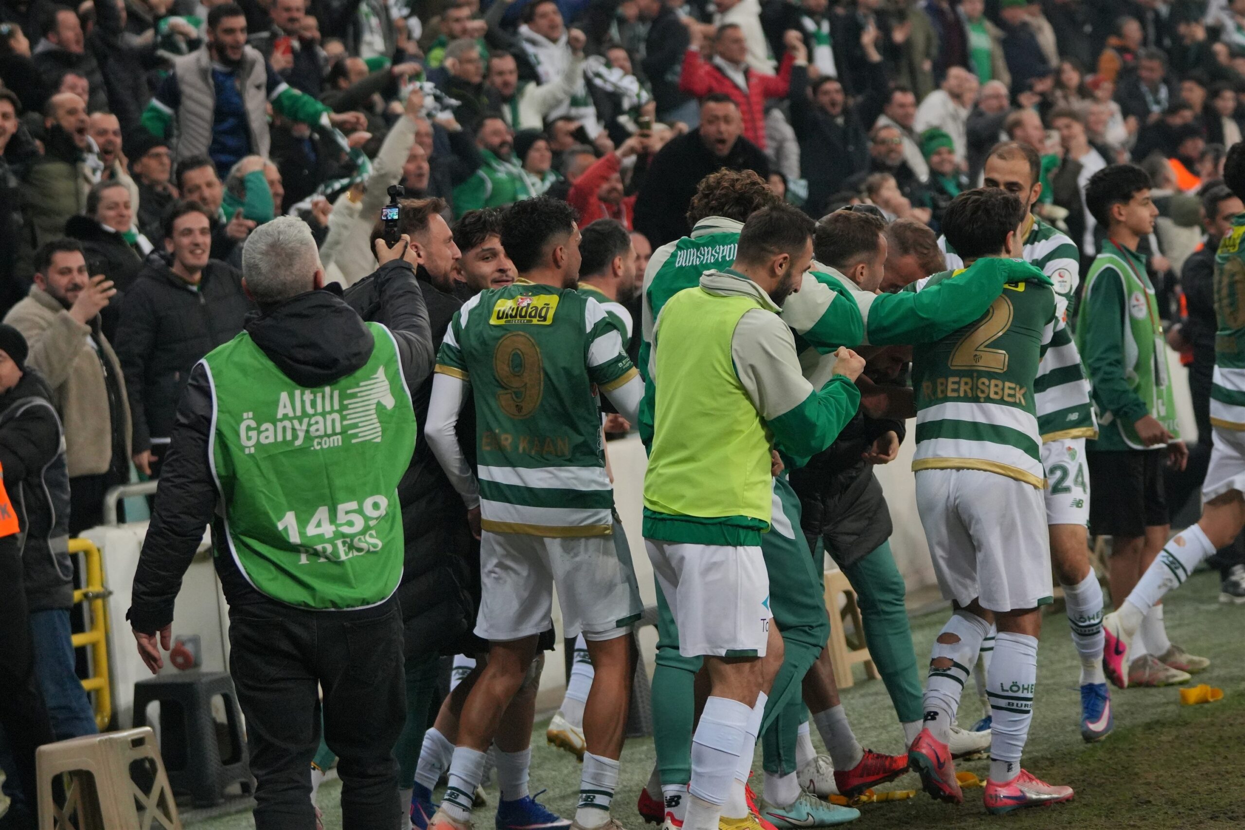 Bursaspor, Güzide Gebzespor'u 2-0'la Geçti