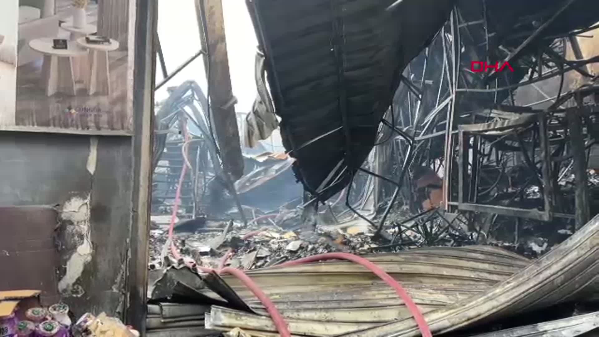 İzmir Buca'daki Sanayi Sitesinde Yangın: 7 İş Yeri Zarar Gördü