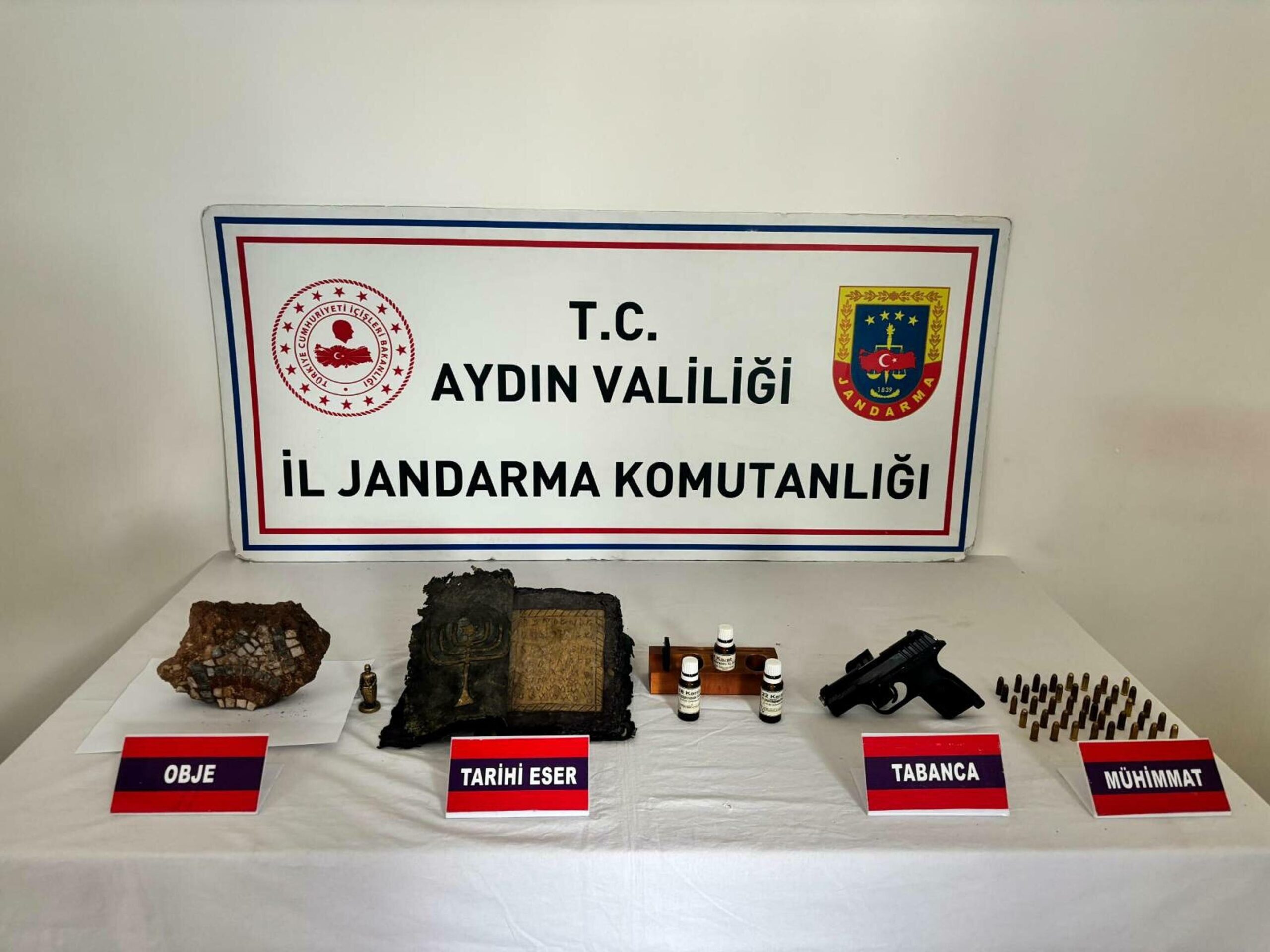 Aydın'da Tarihi Eser Zengini Operasyon: Altın İşlemeli Dua Kitabı Ele Geçirildi