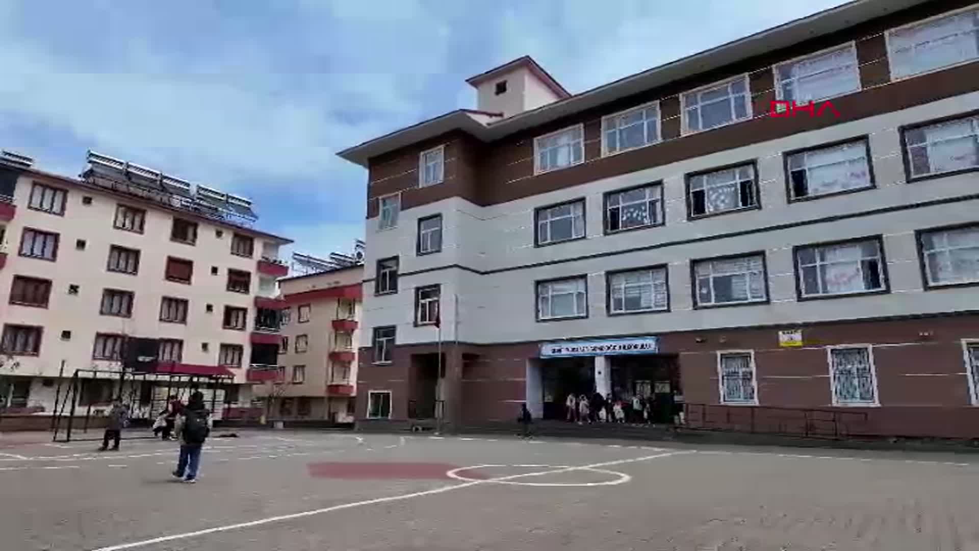 Bingöl'de Kar Spreyi Kullanımı Sonrası 30 Öğrenci Hastaneye Kaldırıldı