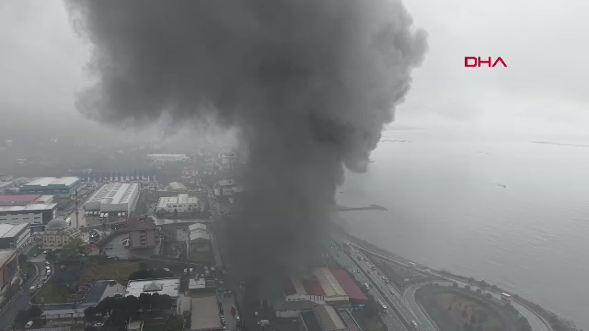Trabzon'da Fındık Fabrikasında Çıkan Yangın Büyüyor