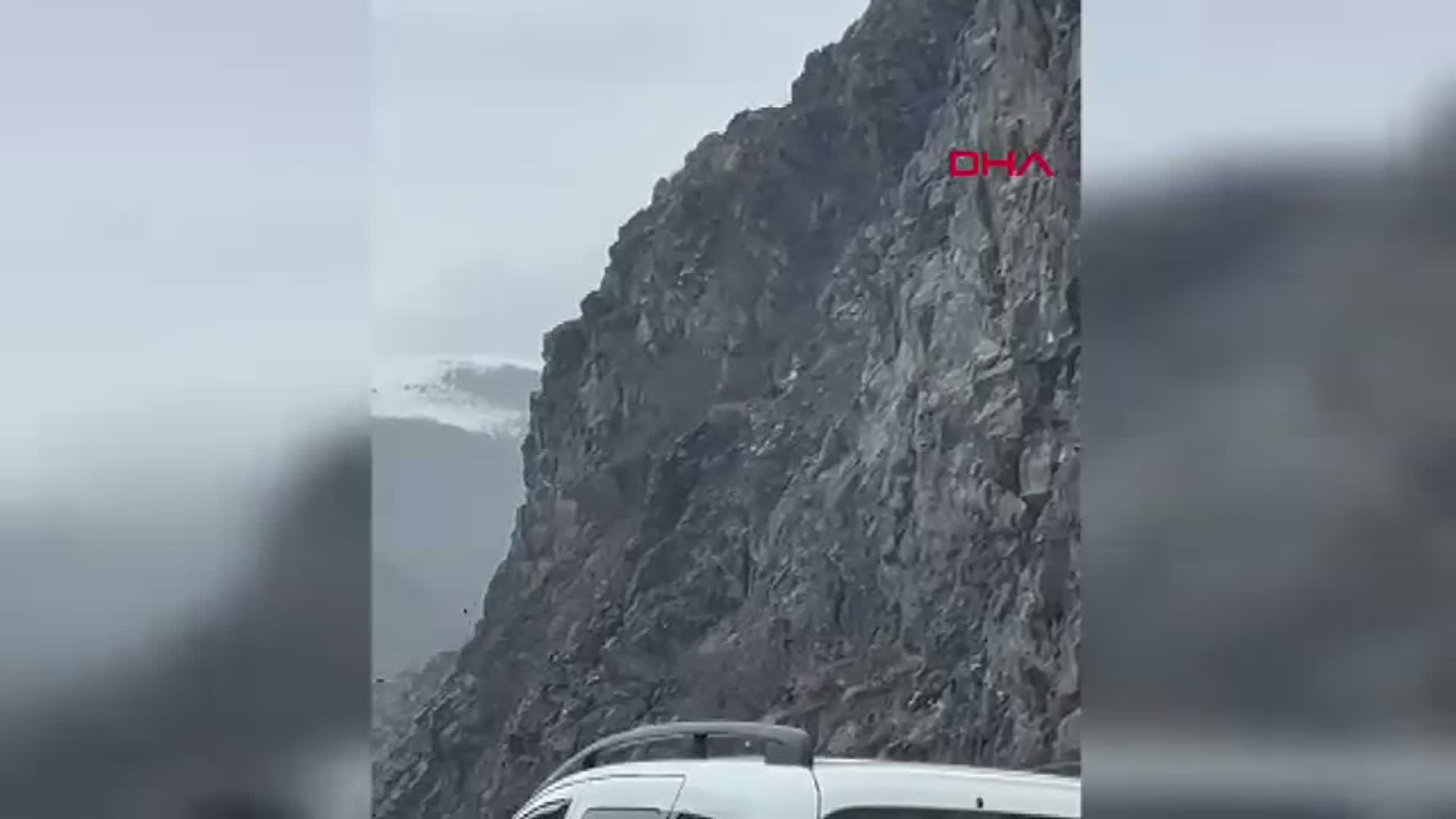 Yüksekova'da Heyelan Anları Kameralara Yansıdı