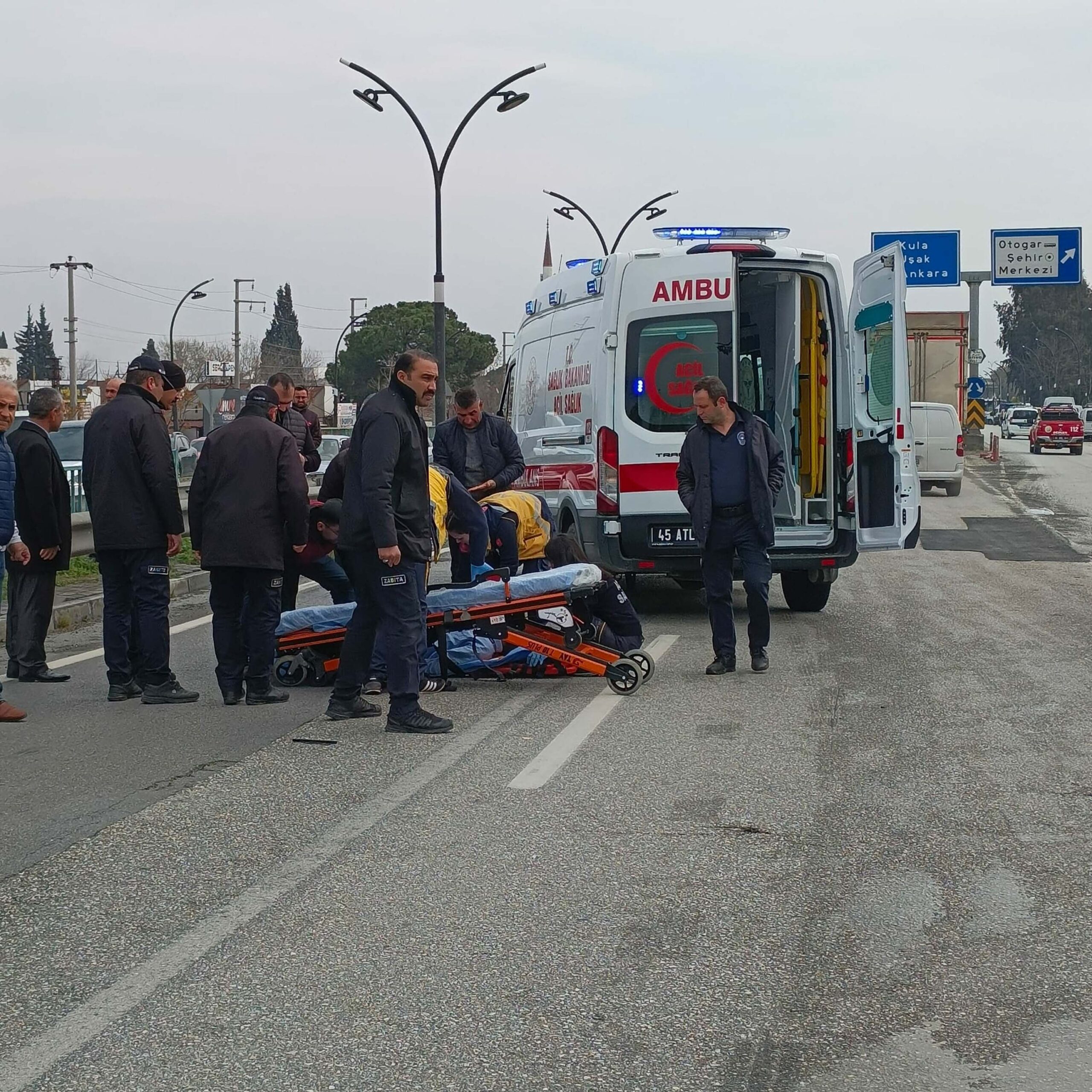 Minibüsün Çarptığı Yaya Ağır Yaralandı: Kaza Anı Güvenlik Kamerasında