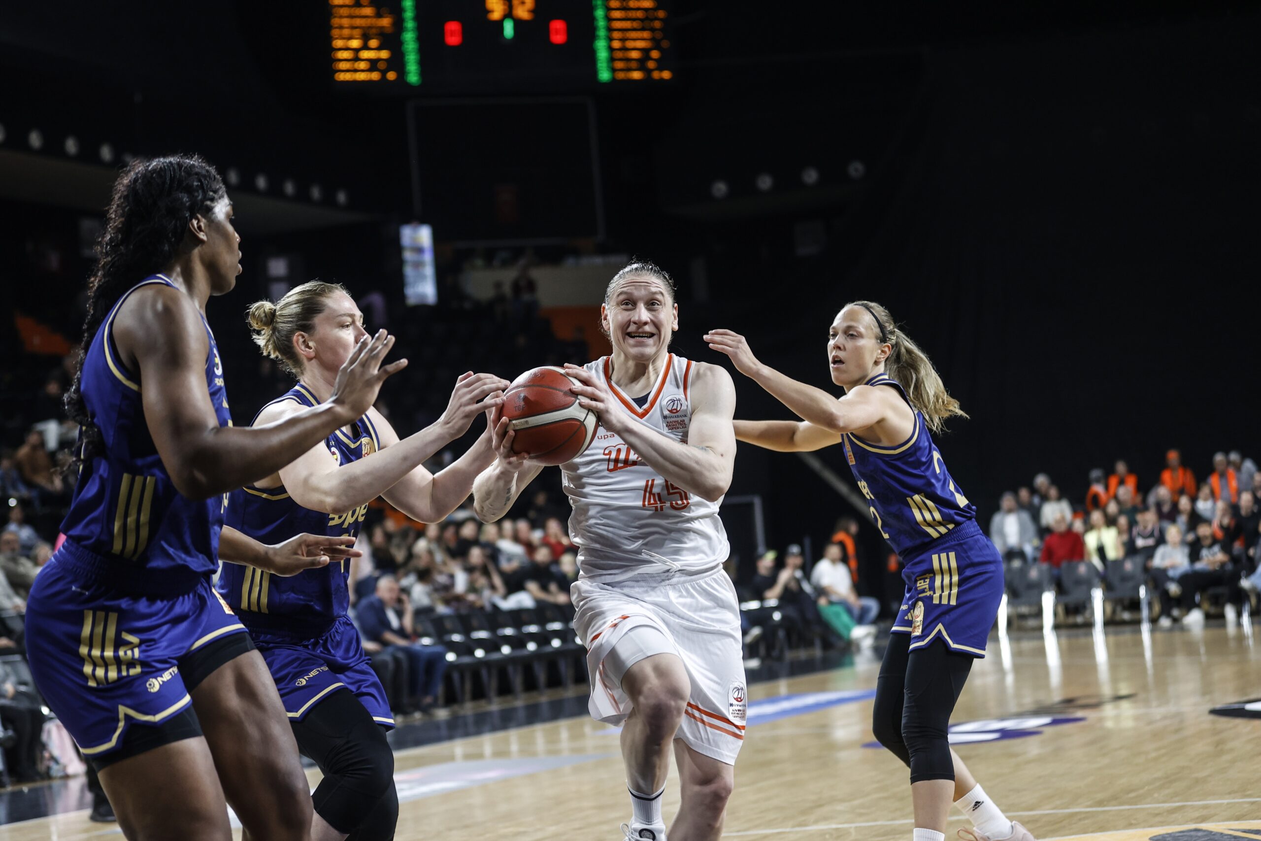 Fenerbahçe Opet Final Bileti Aldı: ÇBK Mersin'i 95-65 Mağlup Etti
