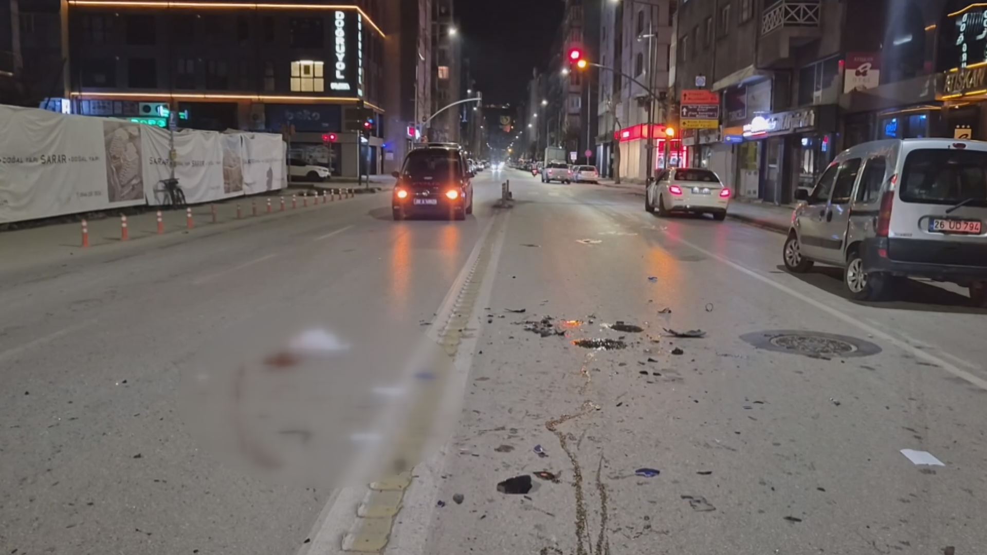 Eskişehir'de Motosiklet ve Hafif Ticari Araç Çarpıştı: 1'i Ağır 2 Yaralı