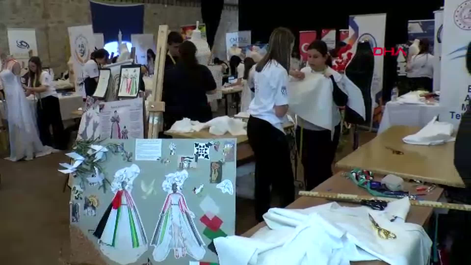 İzmir'de Meslek Lisesi Öğrencileri Filistin'i Kumaşla Tasarımladı