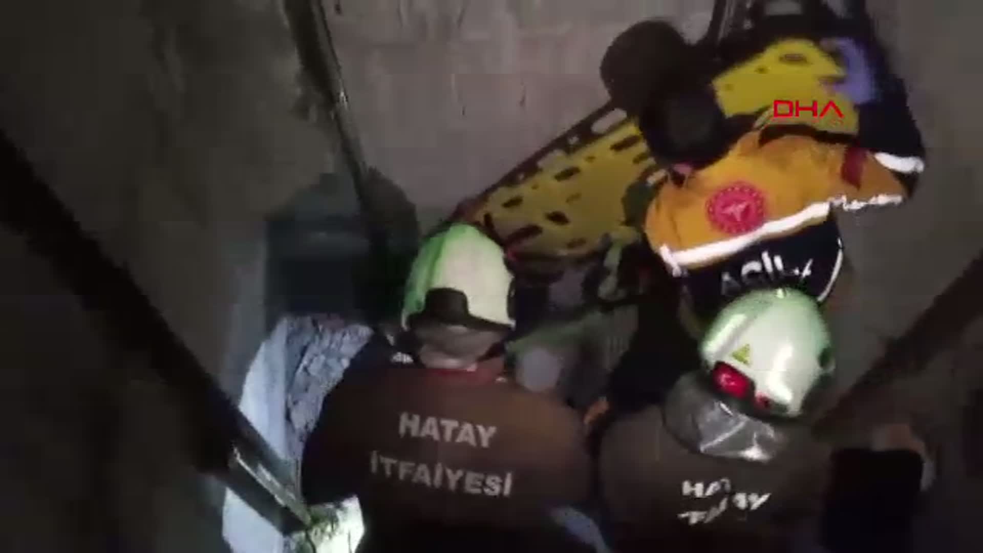 İskenderun'da İşçi Asansör Boşluğuna Düştü, Yaralandı