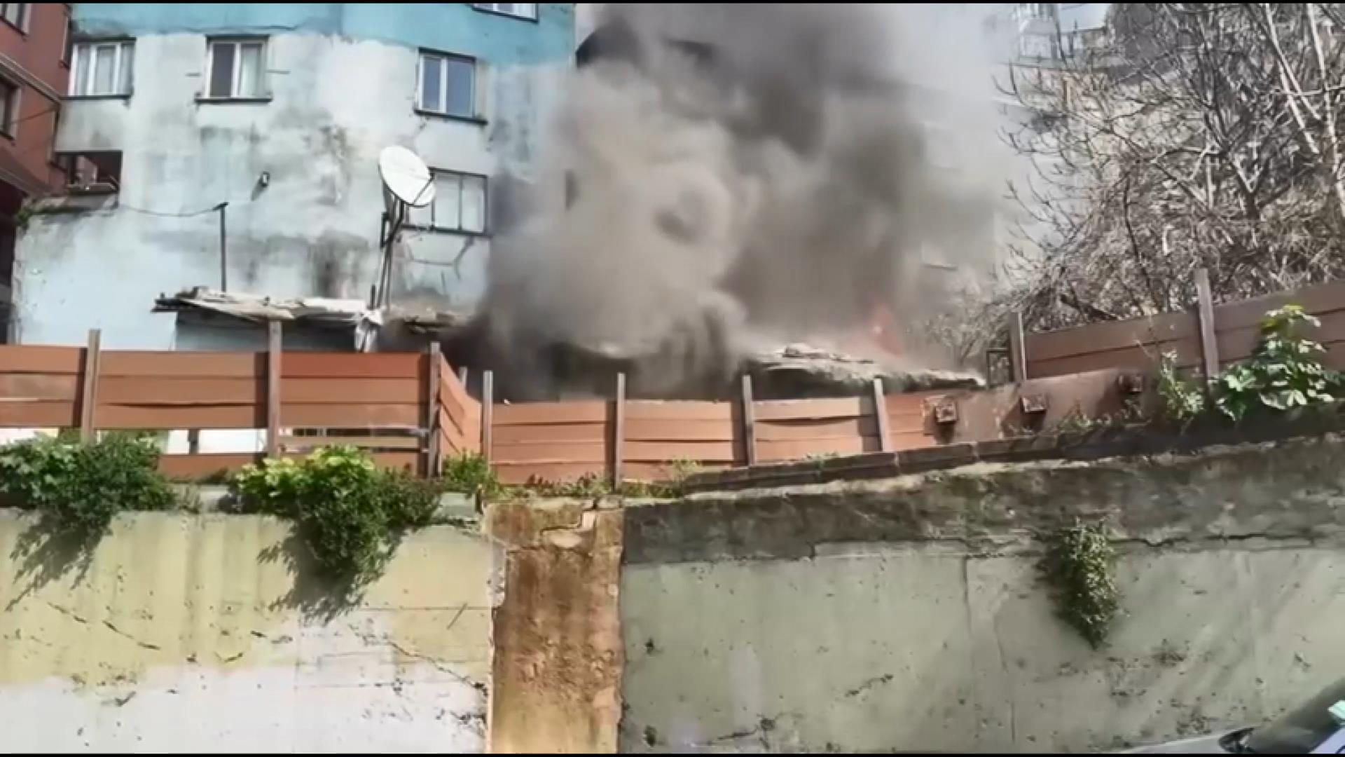 Kağıthane'de Yangın Felaketi: Kadın Eşya Kaybı Nedeniyle Gözyaşlarına Boğuldu