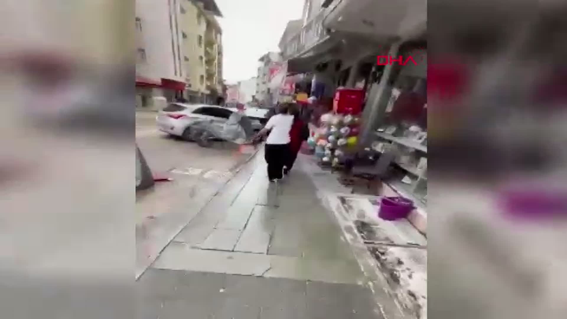Isparta'da Kız Öğrenci, Tartıştığı Arkadaşını Yere Yıktı ve Yüzüne Bastı