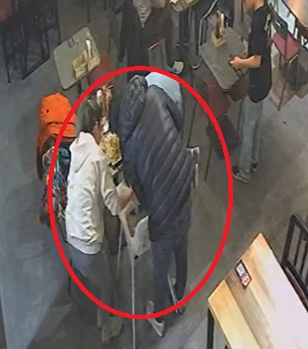 Bebeğin Hayatını Kurtaran Restoran Sahibi Heimlich Manevrası ile Yardım Etti