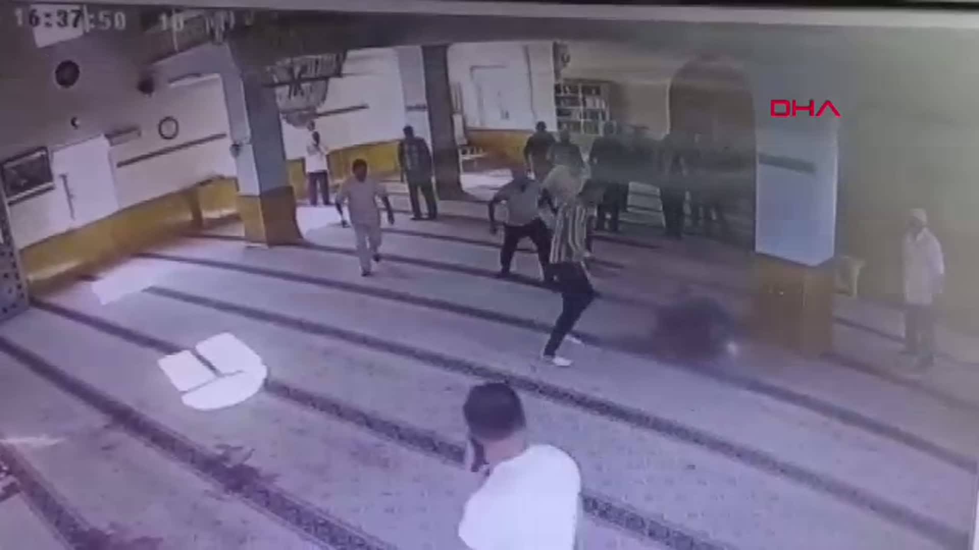 Kayseri'de Camide Komşusunu Bıçaklayarak Öldüren Sanığa 16 Yıl Ceza
