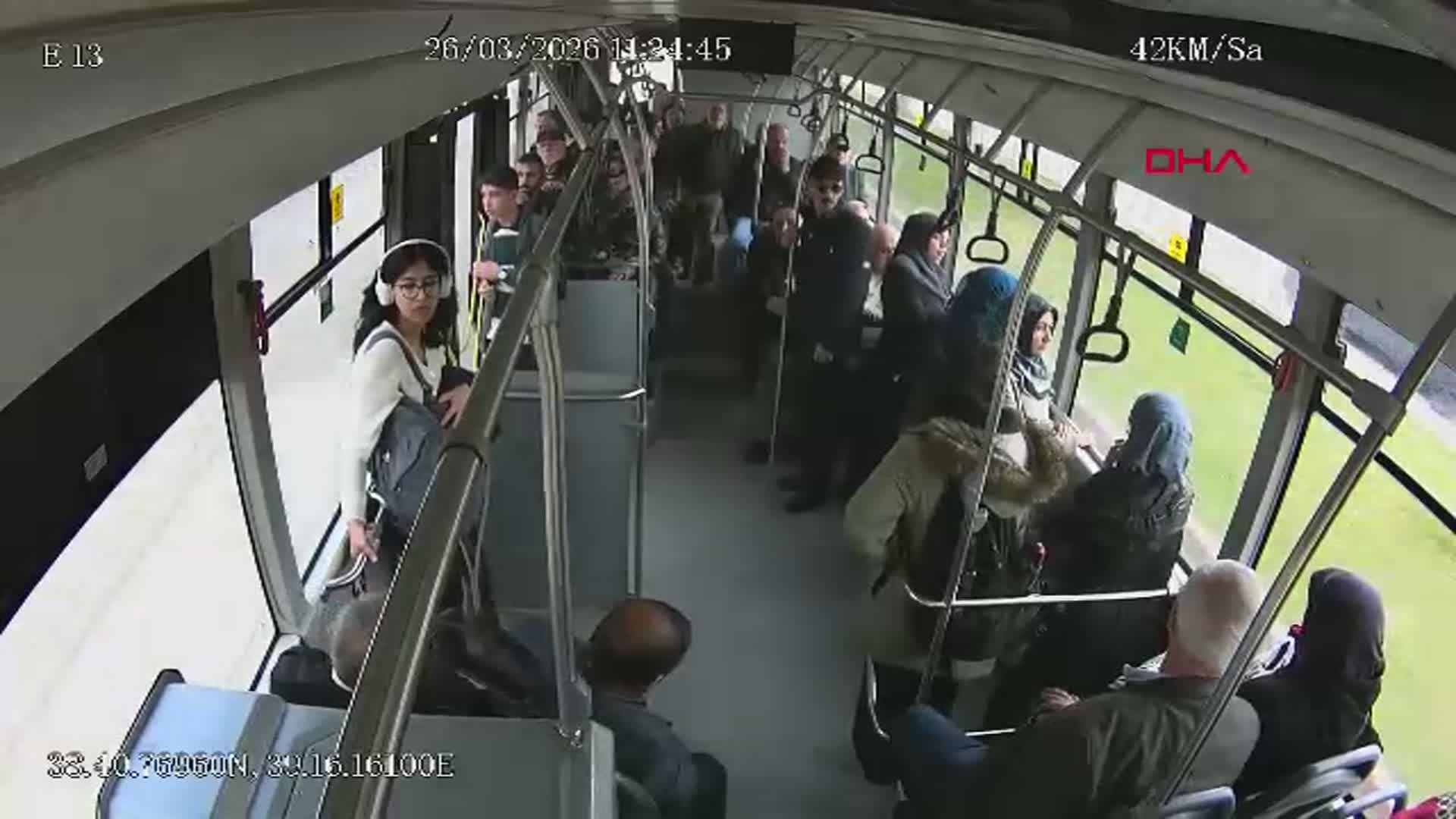 Elazığ'da Otobüs Şoföründen Örnek Davranış: Kalp Krizi Geçiren Yolcuyu Hastaneye Ulaştırdı