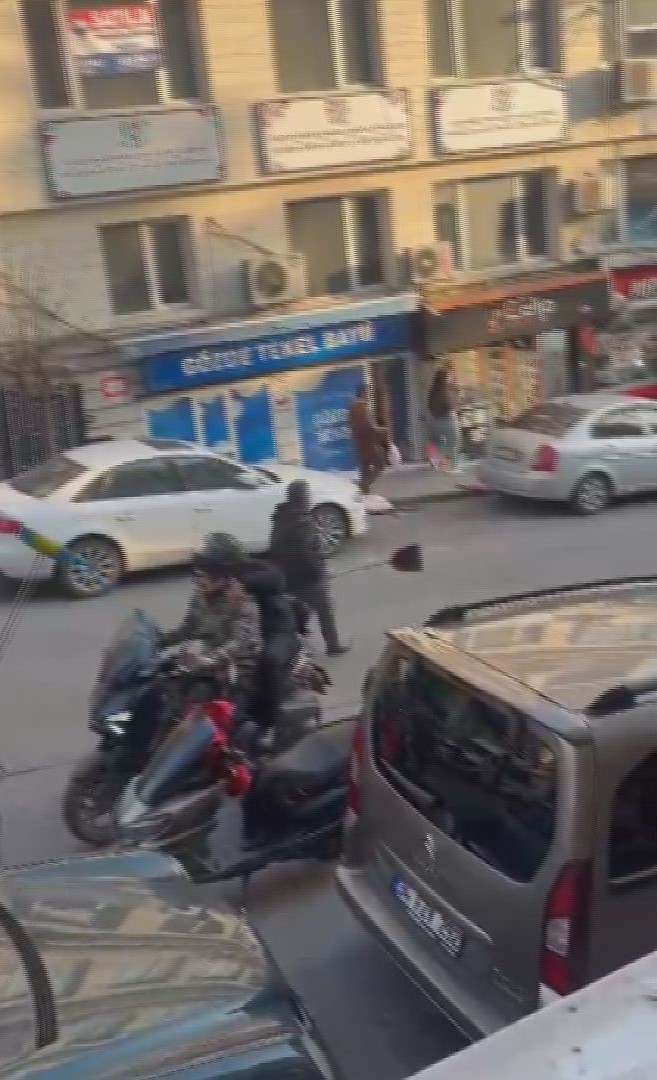 Fatih’te Bıçaklı Saldırı Anları Kamerada