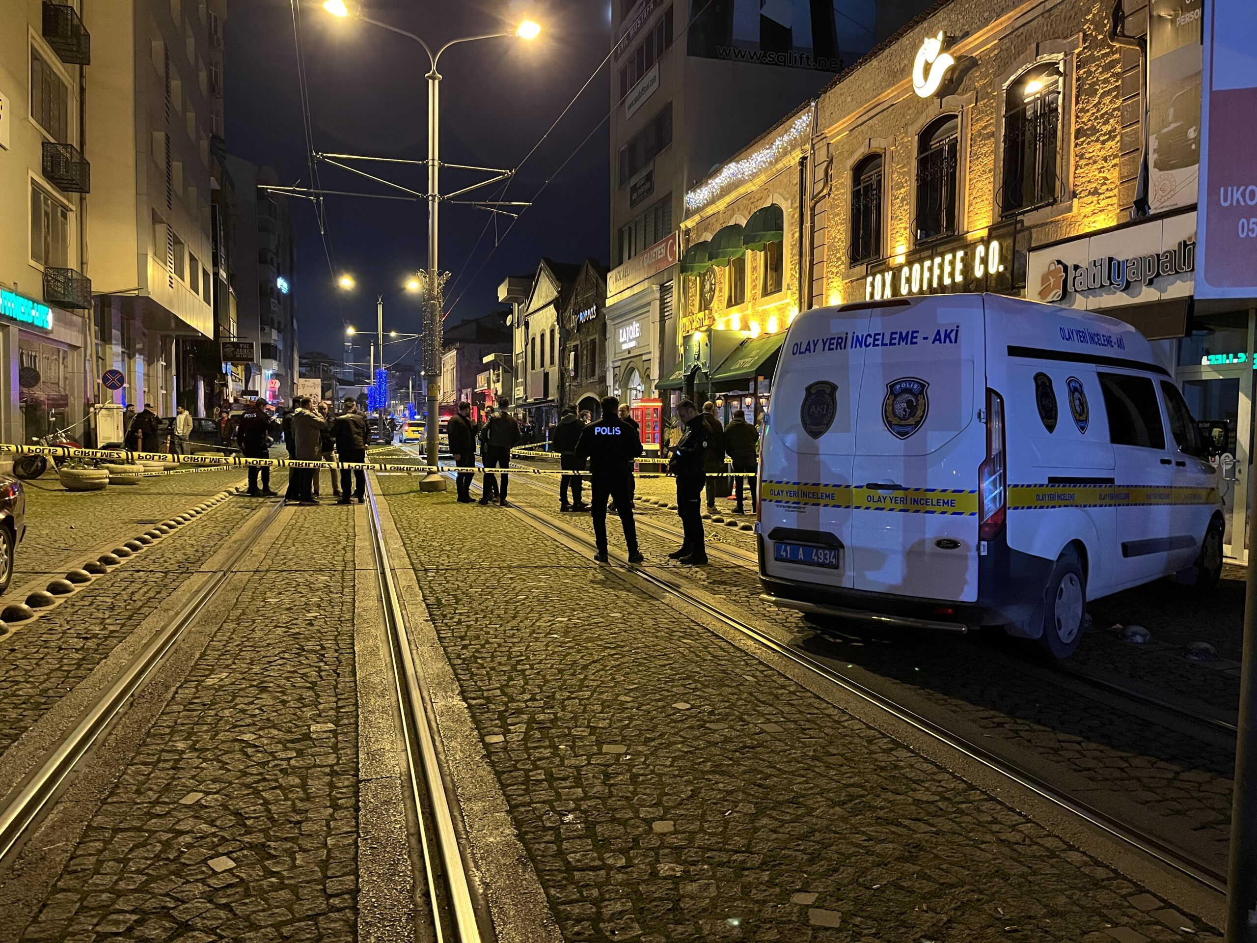 İzmit'te Eğlence Mekanına Silahlı Saldırı: 2 Ölü, 3 Yaralı