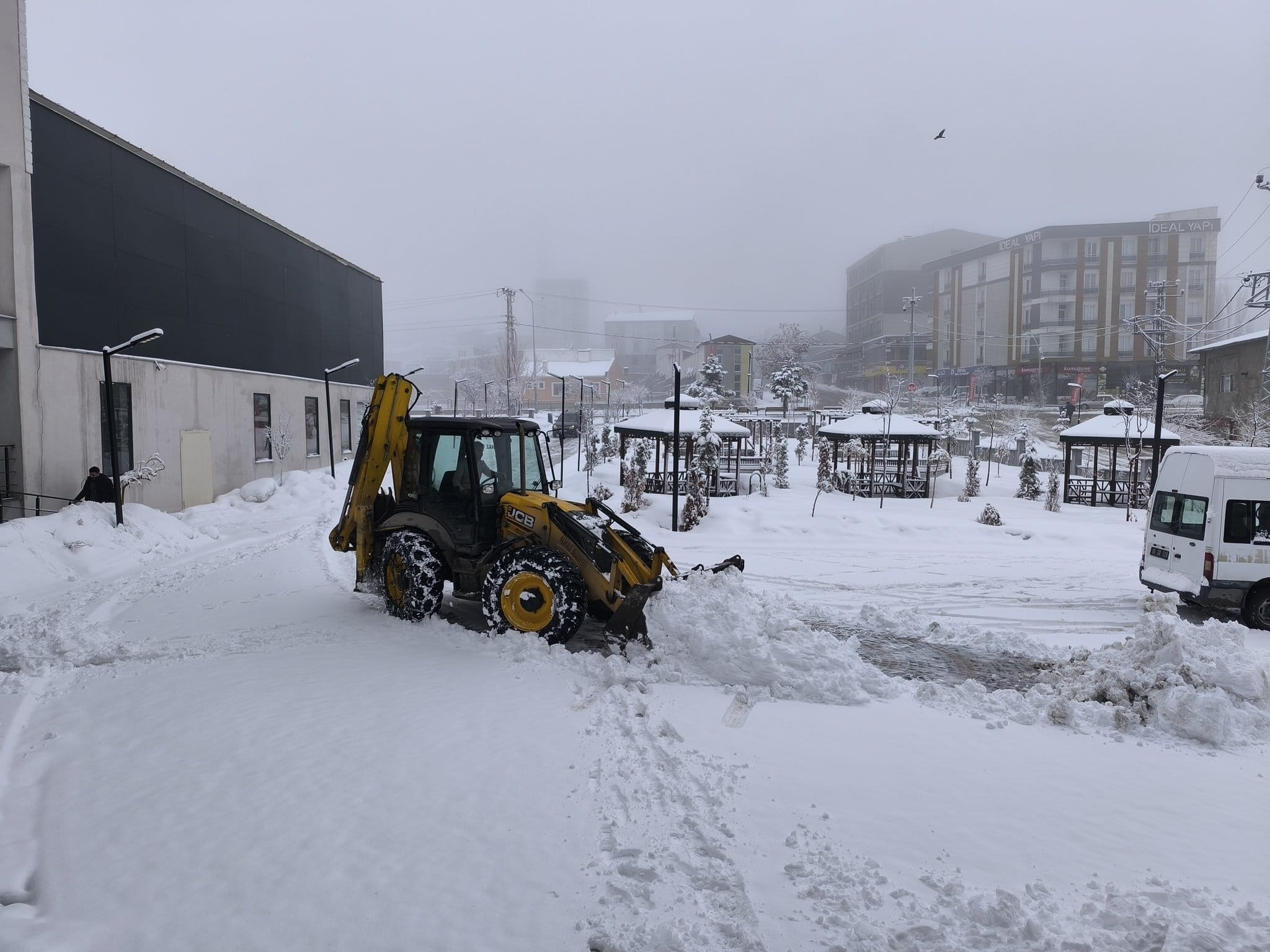 Van'da Mart Ayı Kar Yağışı, Ulaşımda Aksamalar Yaşandı