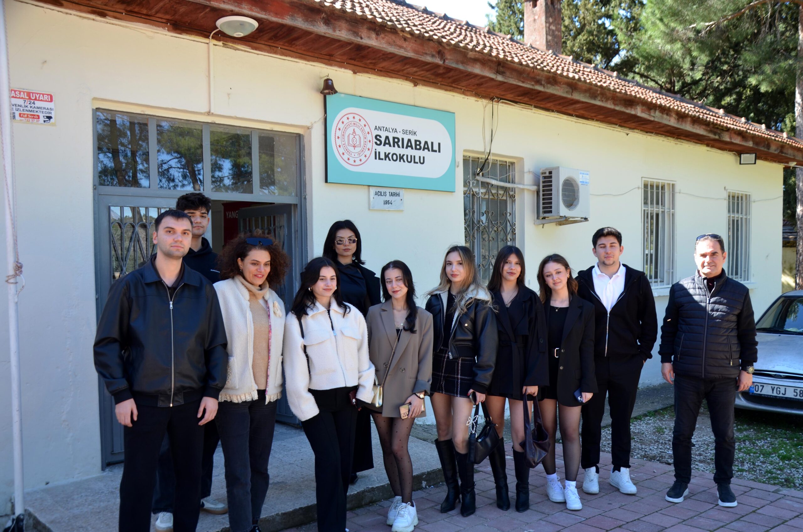 Üniversite Öğrencilerinden İlginç Sosyal Sorumluluk Projesi: İlkokula Destek
