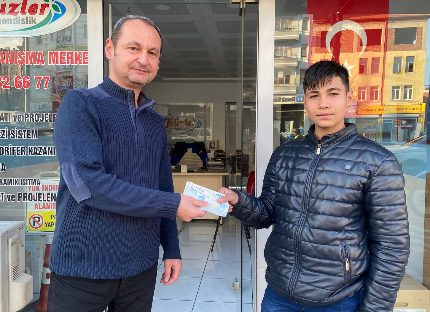 Isparta'da Esnafın Bulduğu 1400 Lira Sahibine Ulaştırıldı