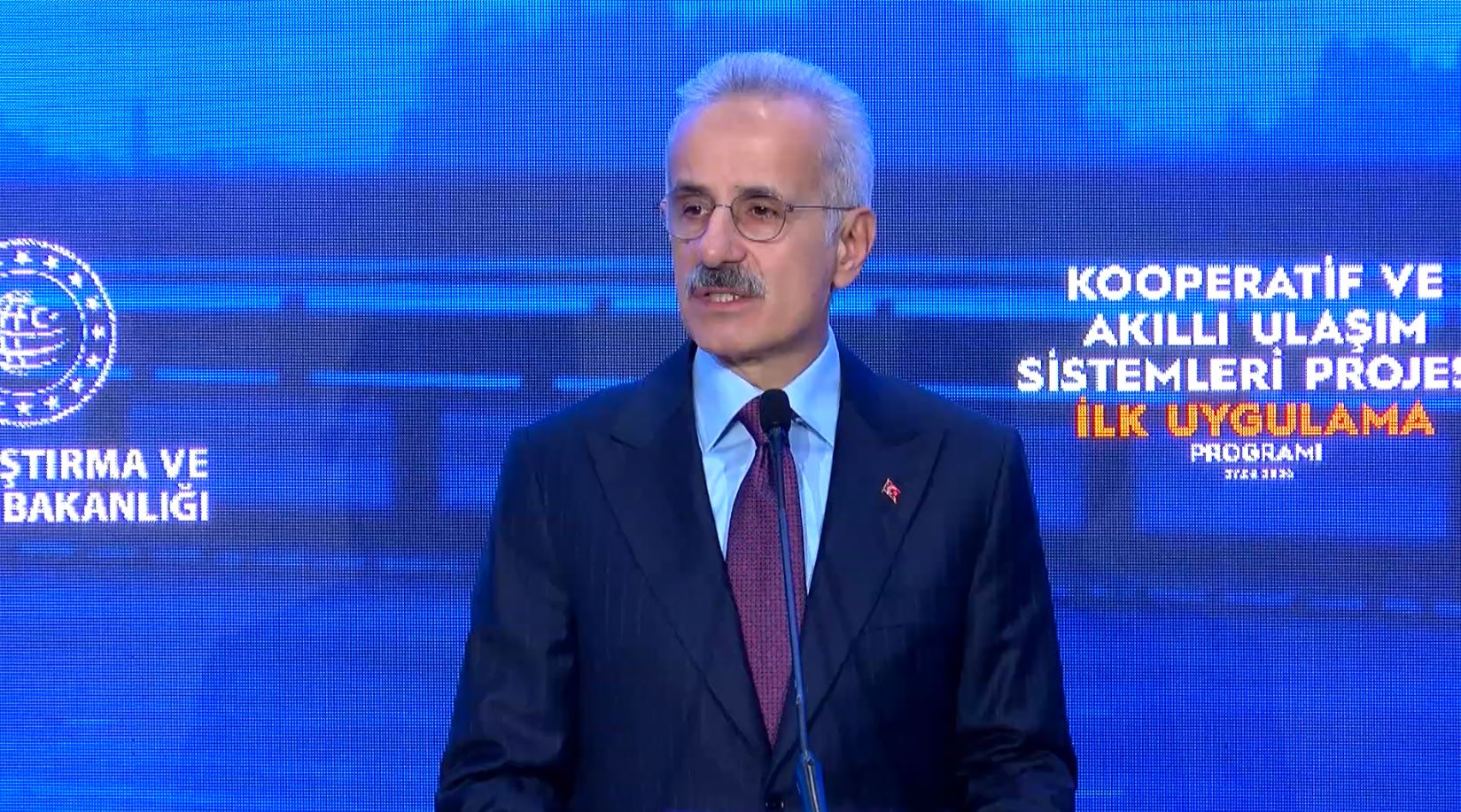 Bakan Uraloğlu, İstanbul'da Kooperatif ve Akıllı Ulaşım Sistemlerinin İlk Uygulamasını Başlattı