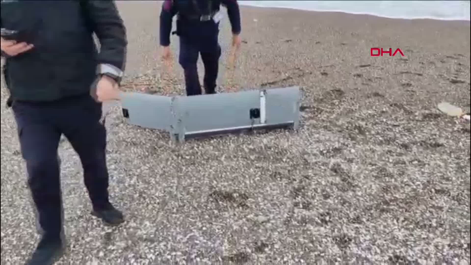 Sakarya Kıyılarında İnsansız Hava Aracı Parçaları Ortaya Çıktı