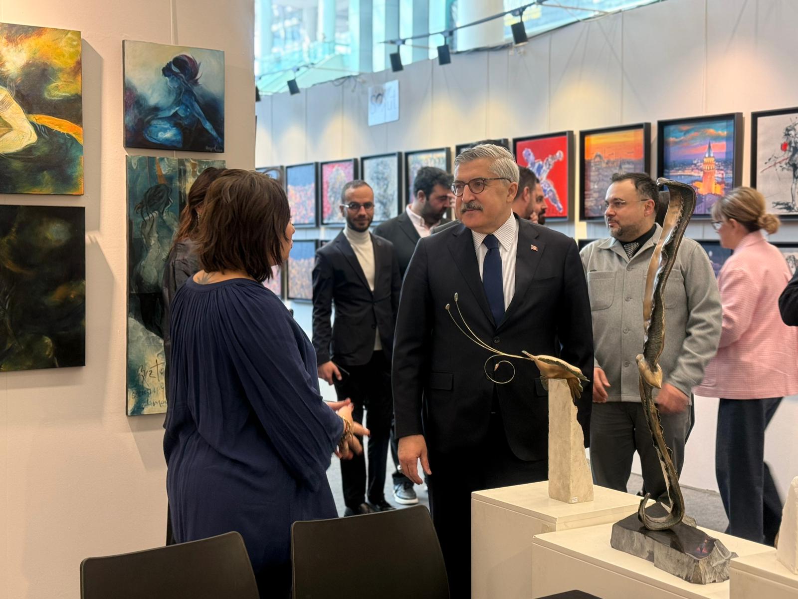 Hüseyin Yayman, ArtAnkara 12'nci Uluslararası Çağdaş Sanat Fuarı'nı Ziyaret Etti
