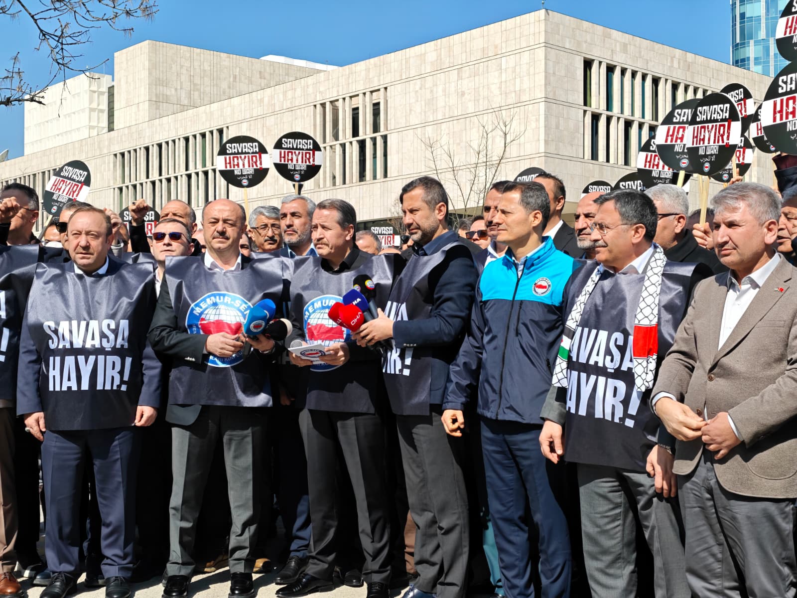 Memur-Sen, ABD ve İsrail'in Saldırılarına Tepki Gösterdi
