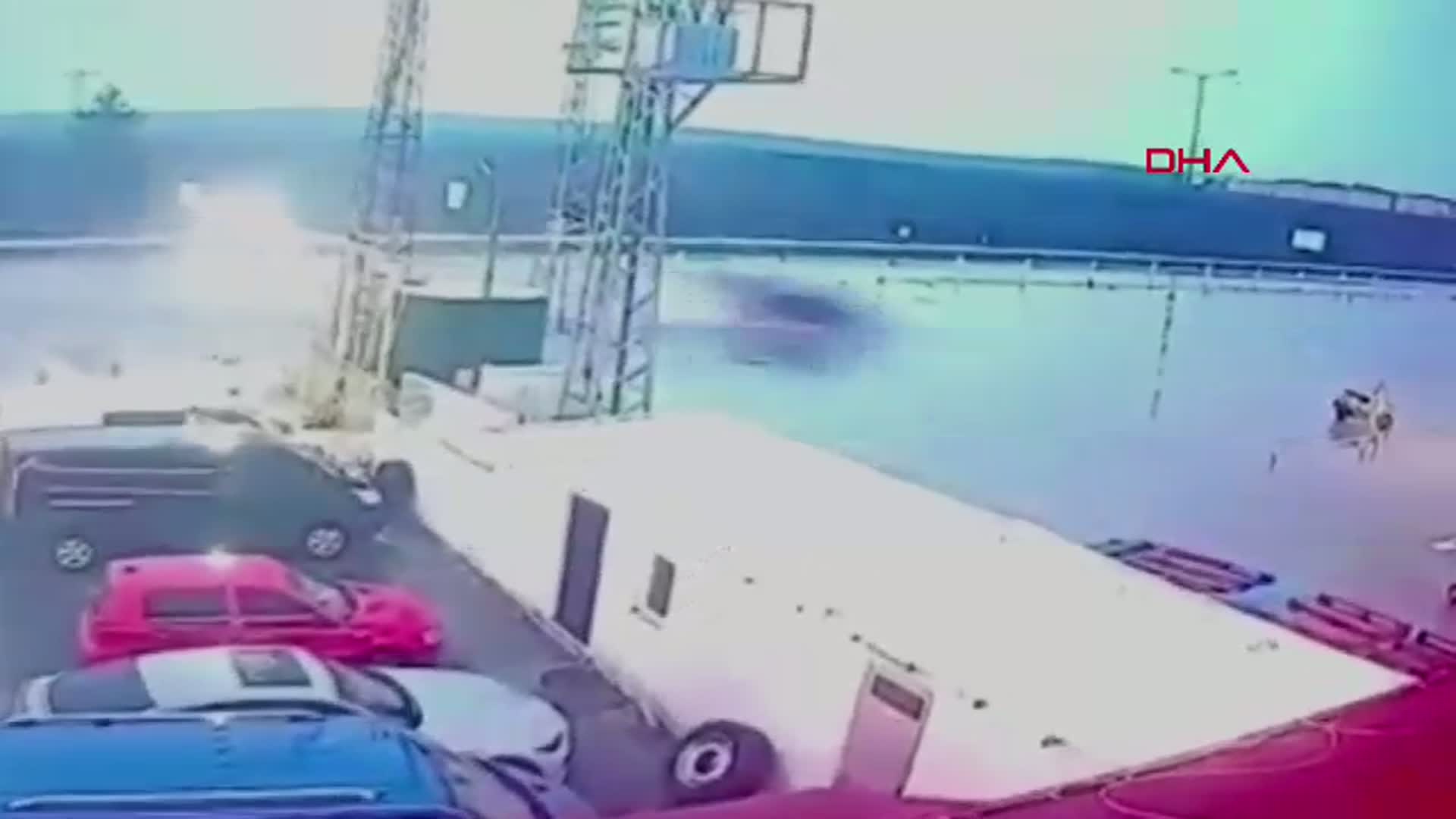 Edirne'de Otomobil Takla Attı: 2 Yaralı, Kaza Anı Güvenlik Kamerasında