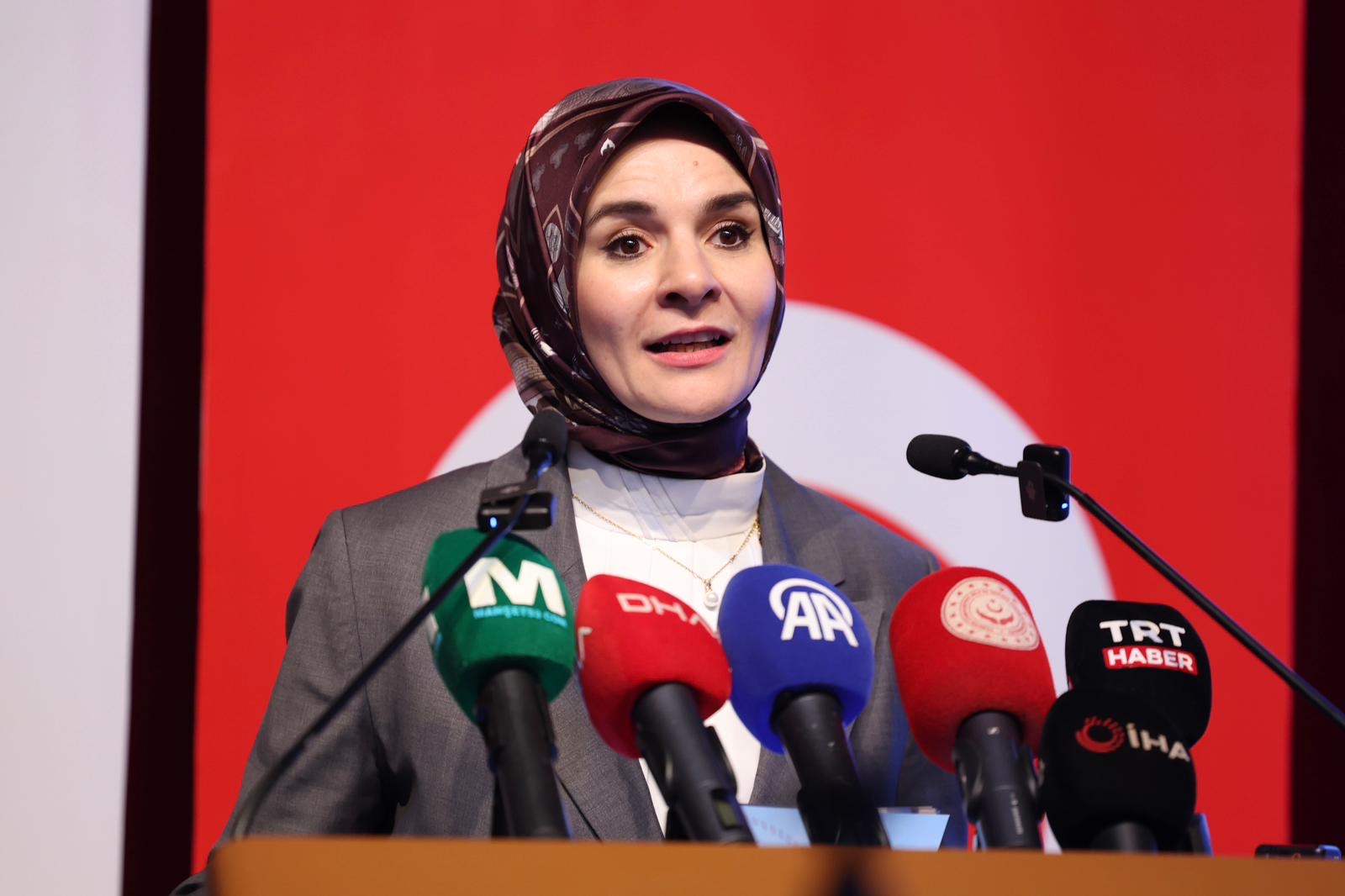 Bakan Göktaş'tan Aile Vurgusu: İnsan, Dünyayı Aile İçinde Tanır