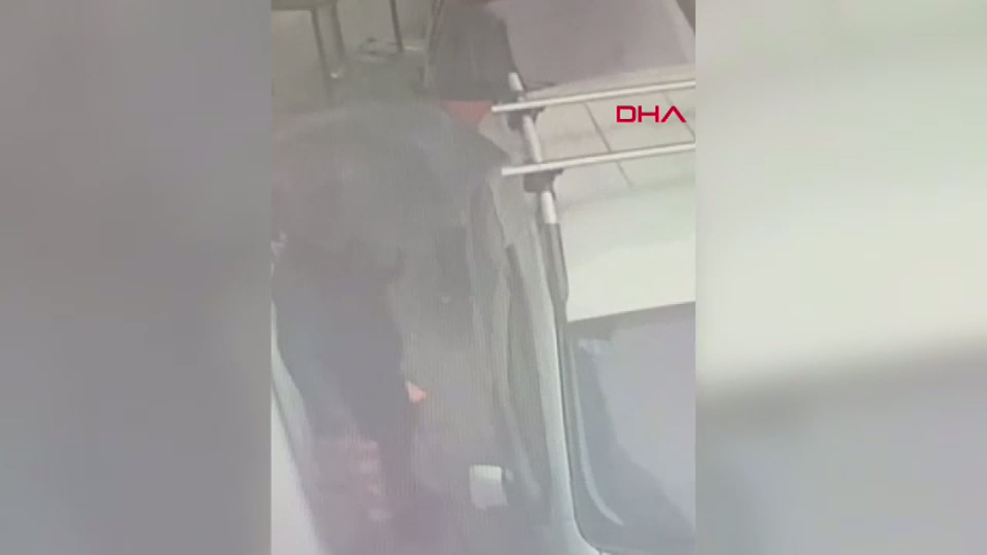 Bursa'da Hırsızlık Yapan Şüpheli Yakalandı: O Anlar Güvenlik Kamerasında