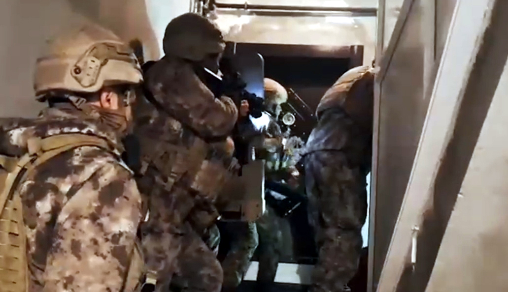 Bitlis'te Uyuşturucu Satıcılarına Operasyon: 10 Kişi Tutuklandı