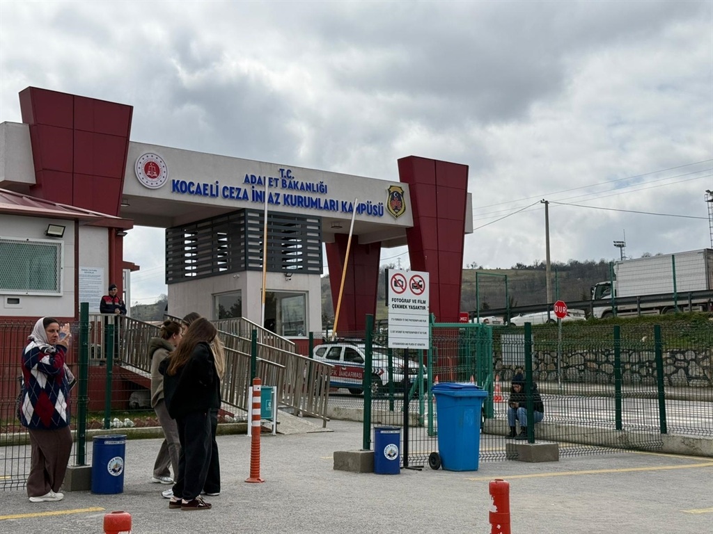 Dilovası'ndaki Kozmetik Fabrikası Yangını Davasında Ara Karar: 8 Tutuklu Sanıktan Biri Tahliye Edildi