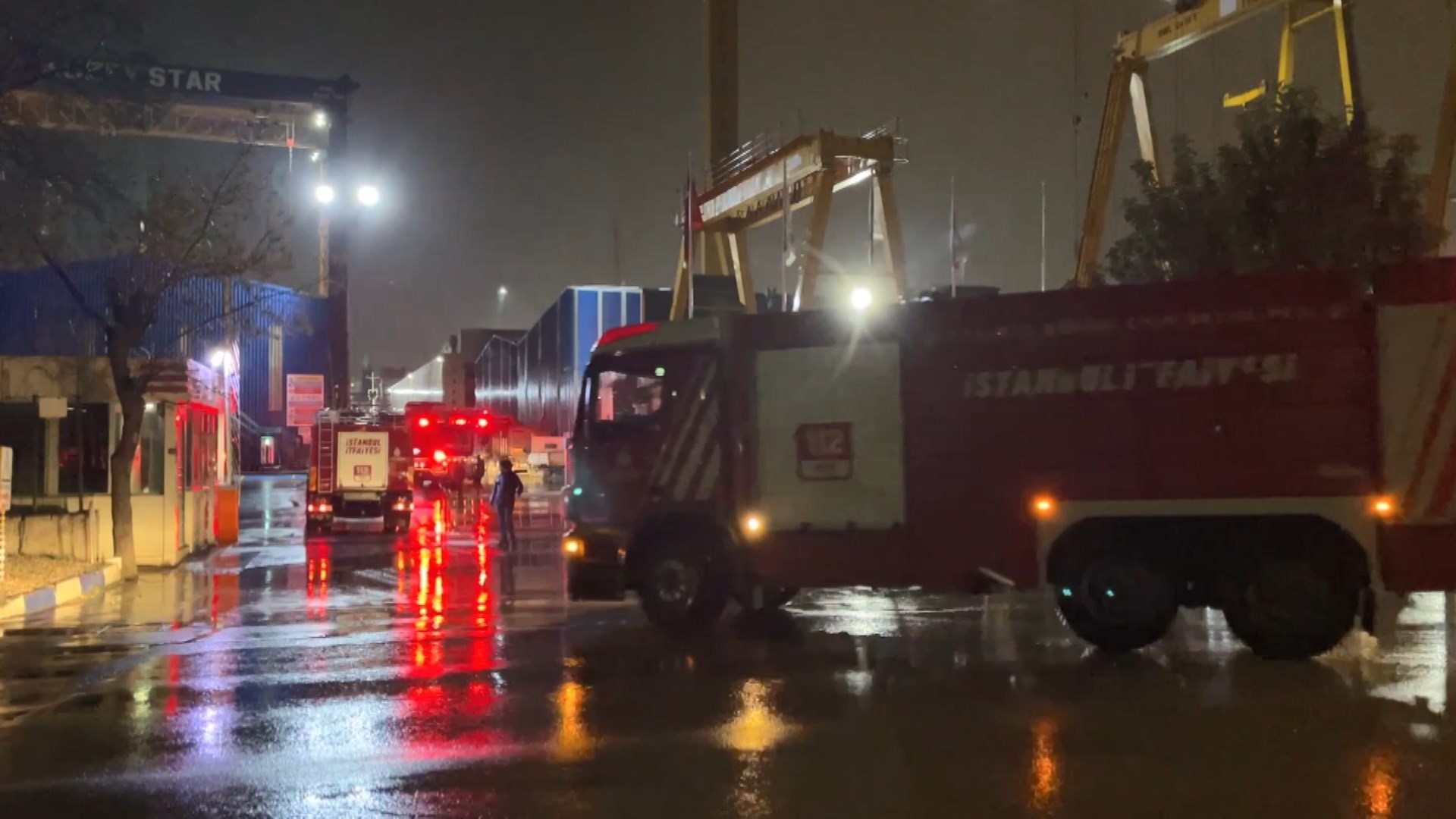 Tuzla'daki Kuru Yük Gemisinde Yangın Çıktı