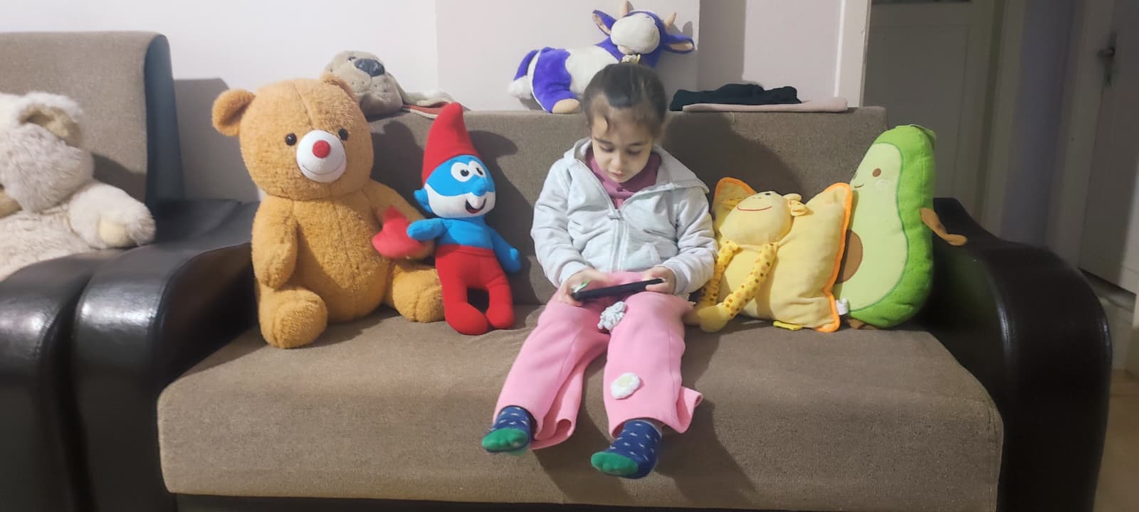 5 Yaşındaki Kız, 2 Yıl Boyunca Burununda Tırnak Makası Zinciri Taşıdı