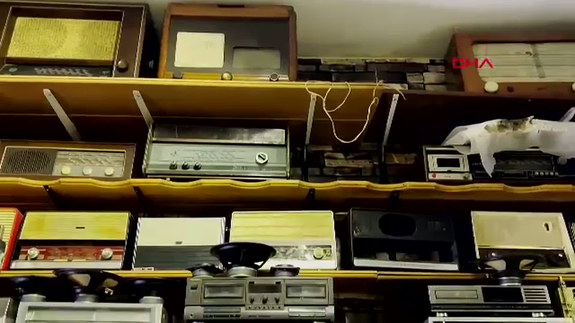 Bursa'nın Nostalji Doktoru, Antika Radyoları Yeniden Hayat Buluyor
