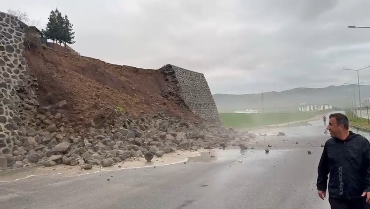 Şırnak'ta Aşırı Yağışlar İstinat Duvarını Yıktı