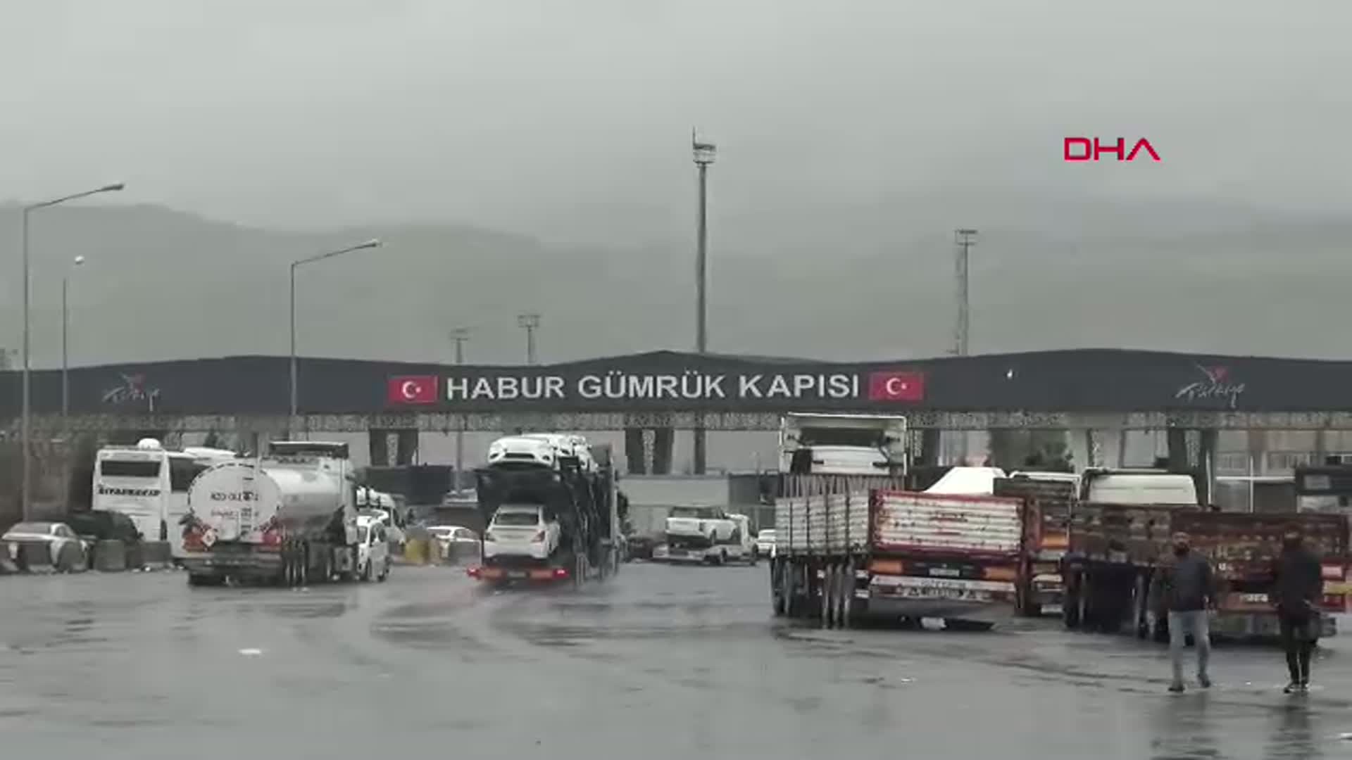 Habur Sınır Kapısı’nda Ticaret Faaliyetleri Devam Ediyor