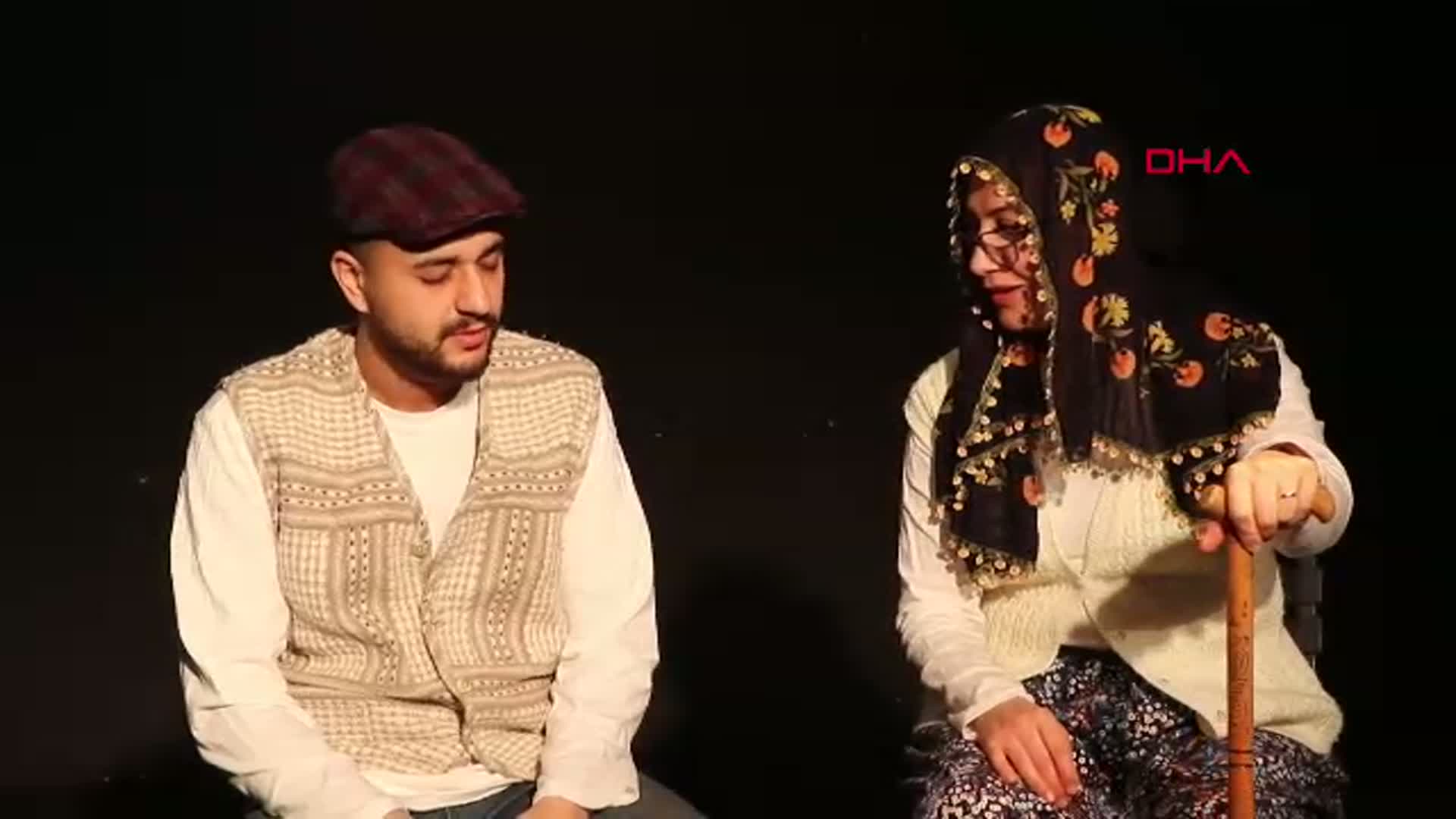 Nişan Töreninde Tiyatro Performansı: 40 Yıl Sonraki Hallerini Sahnelediler