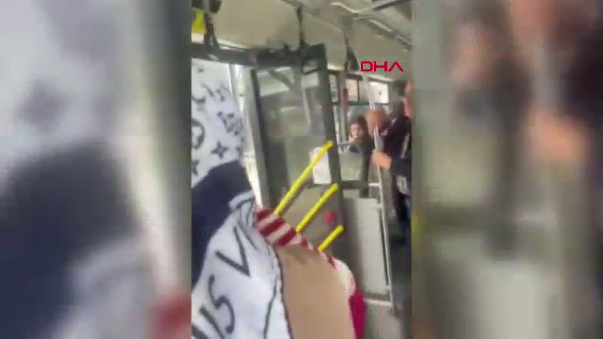 Bursa'da Kadınlar Arasında Yer Kavgası Kameralara Yansıdı